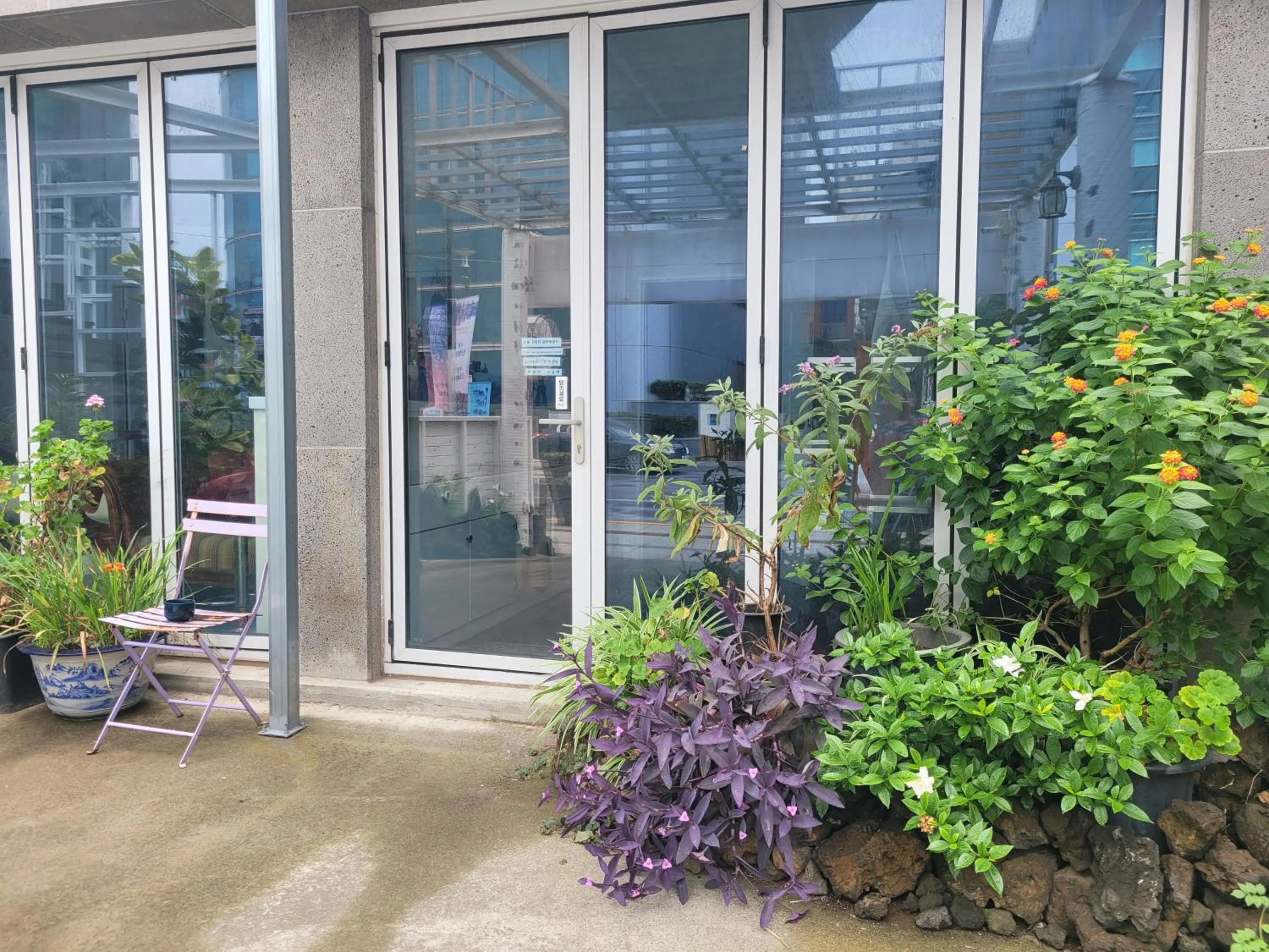 Facade/entrance in Jeju Vision House