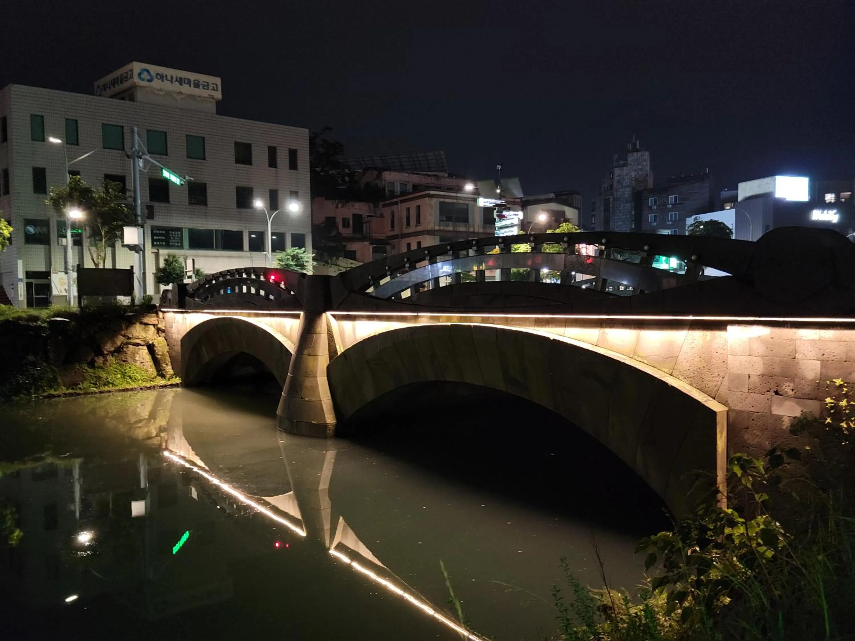 Night in Jeju Vision House