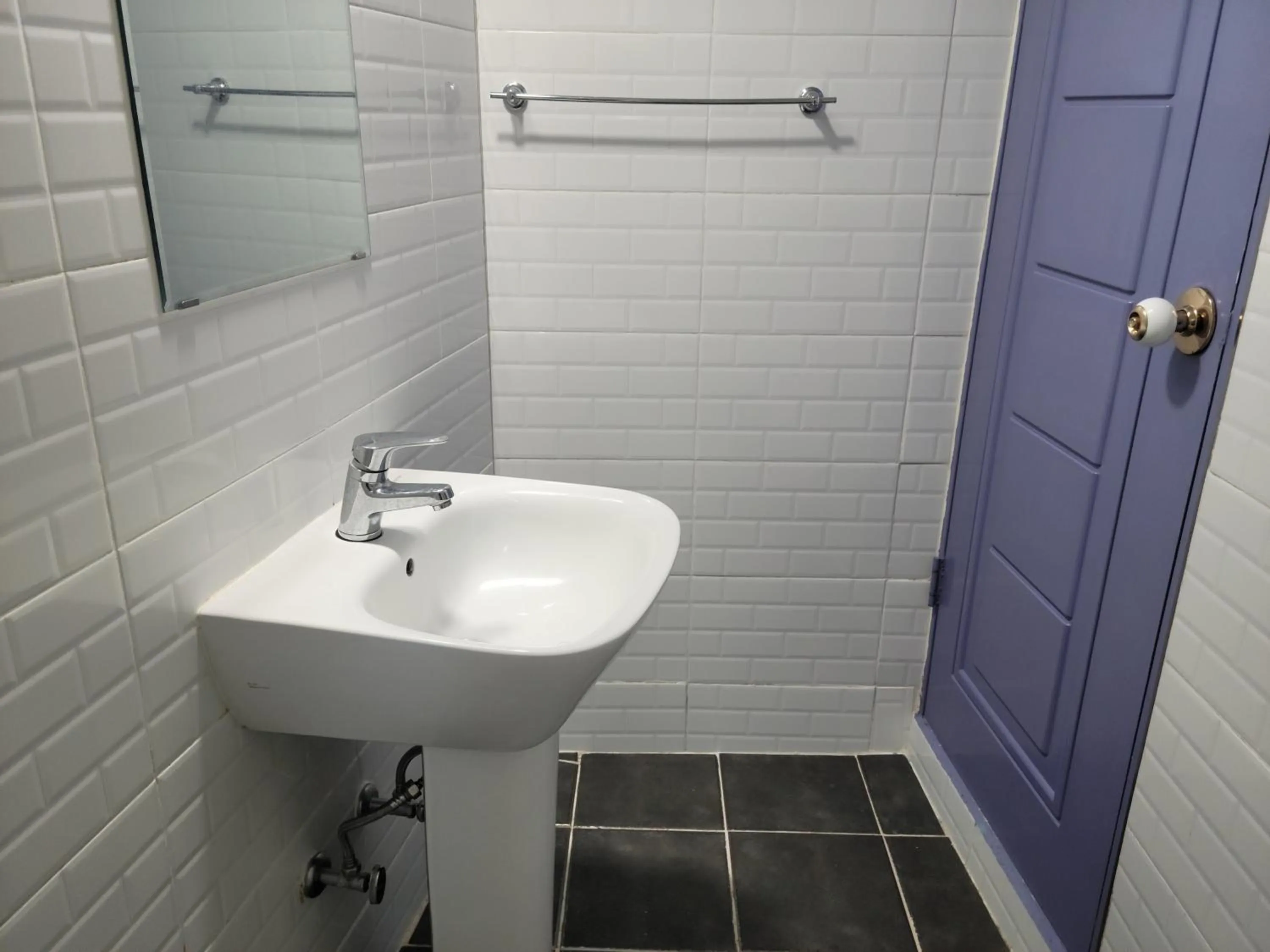 Shower in Jeju Vision House