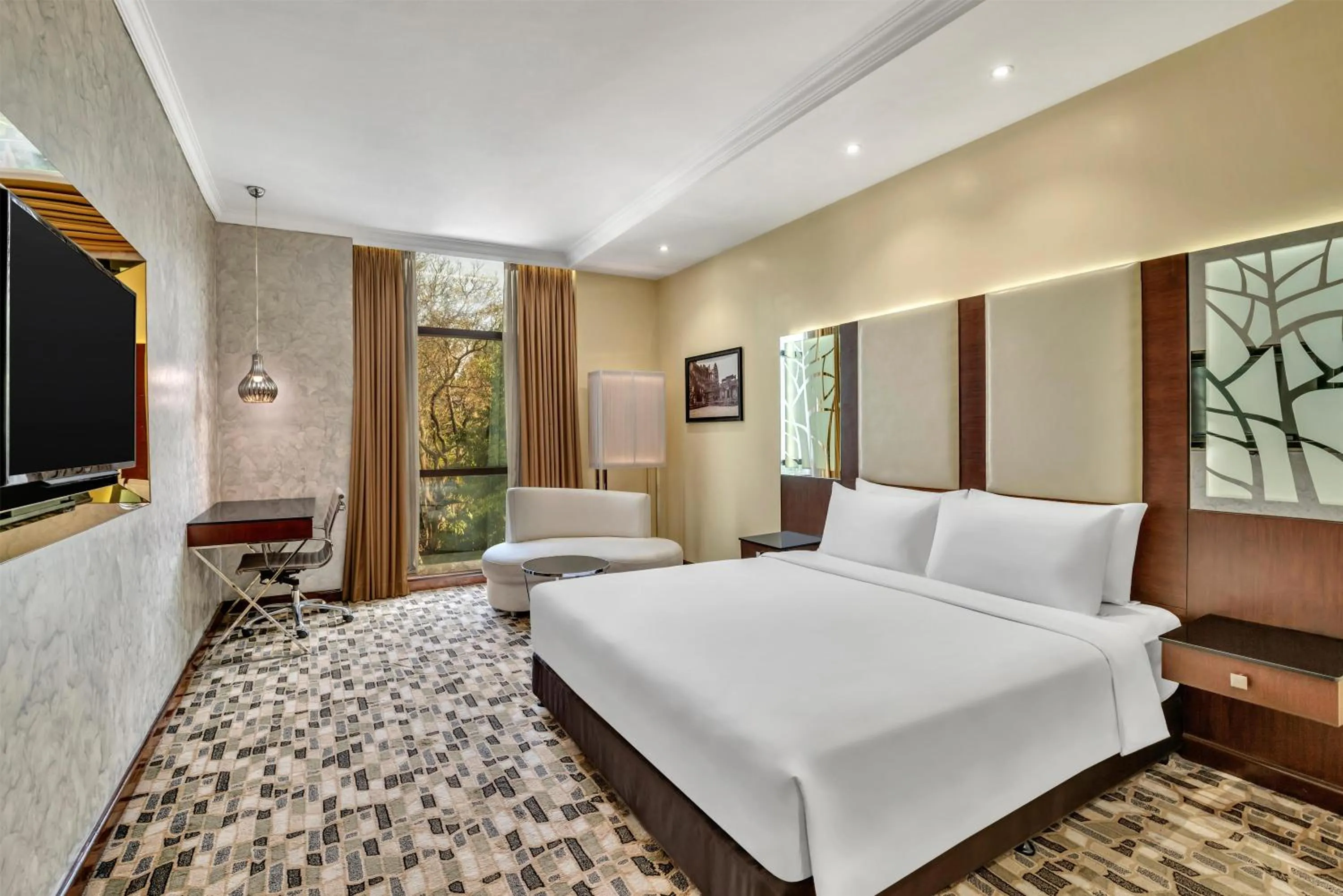 Bedroom, Bed in Radisson Blu Atria Bengaluru