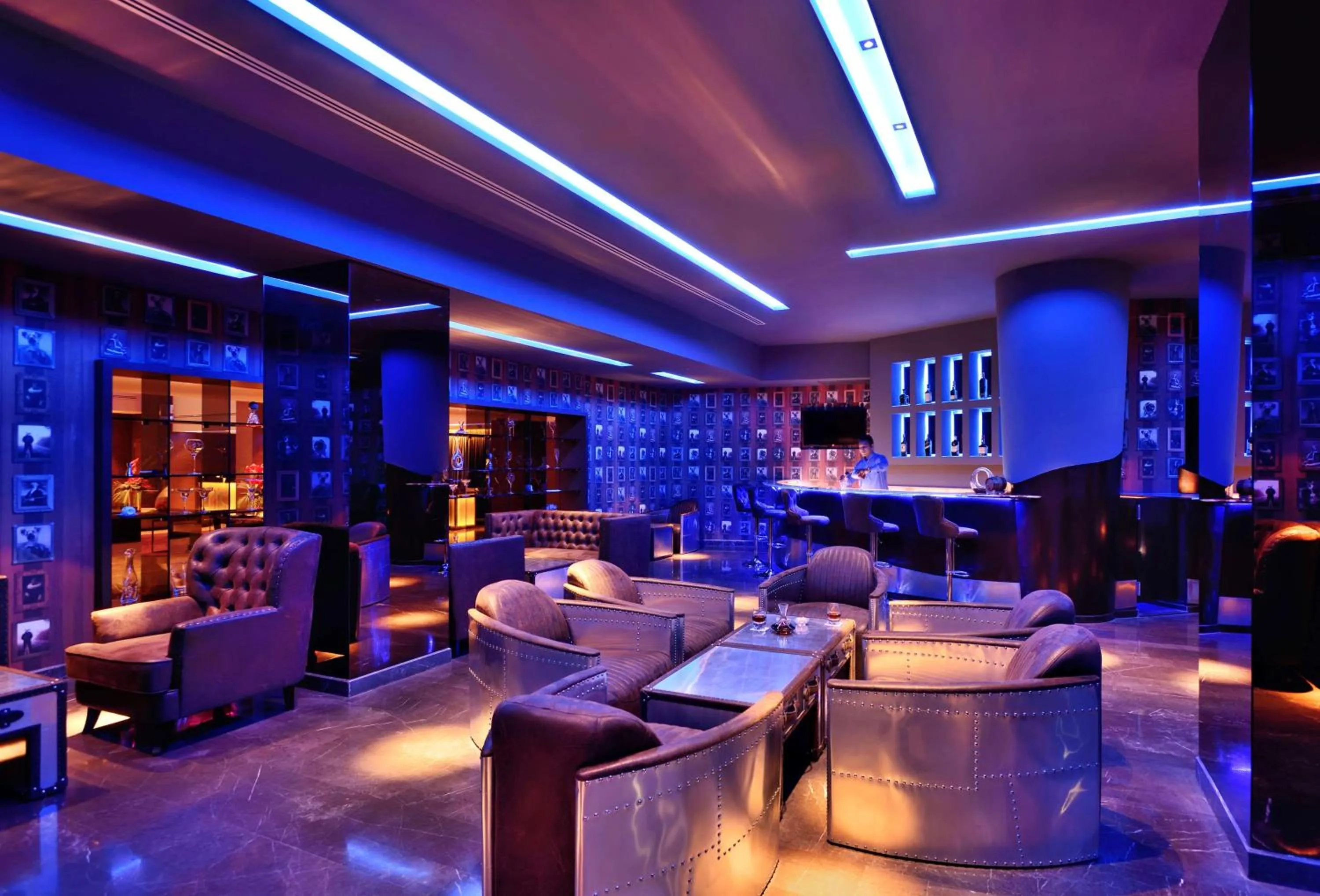 Lounge or bar in Radisson Blu Atria Bengaluru