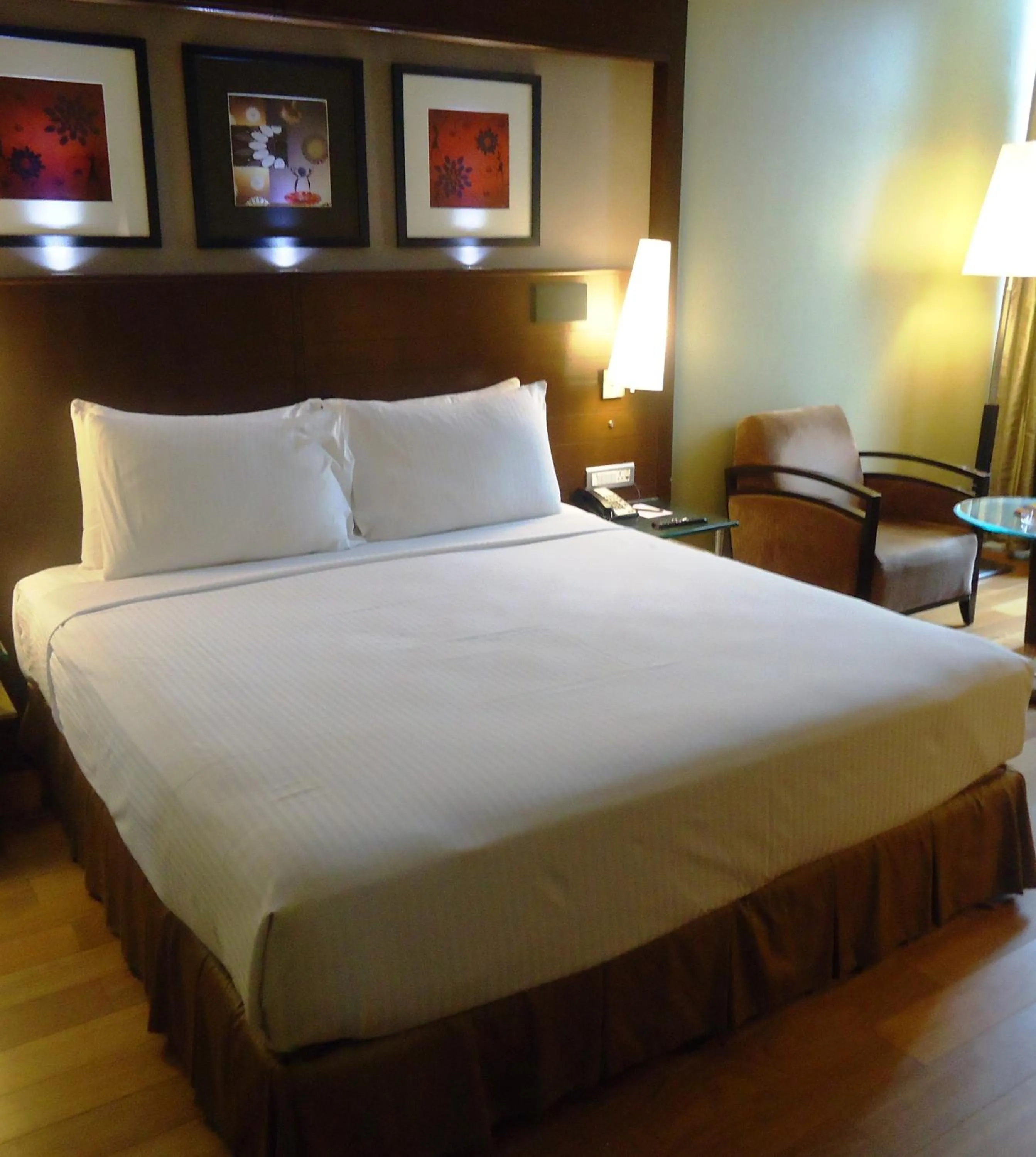 Bed in Radisson Blu Atria Bengaluru