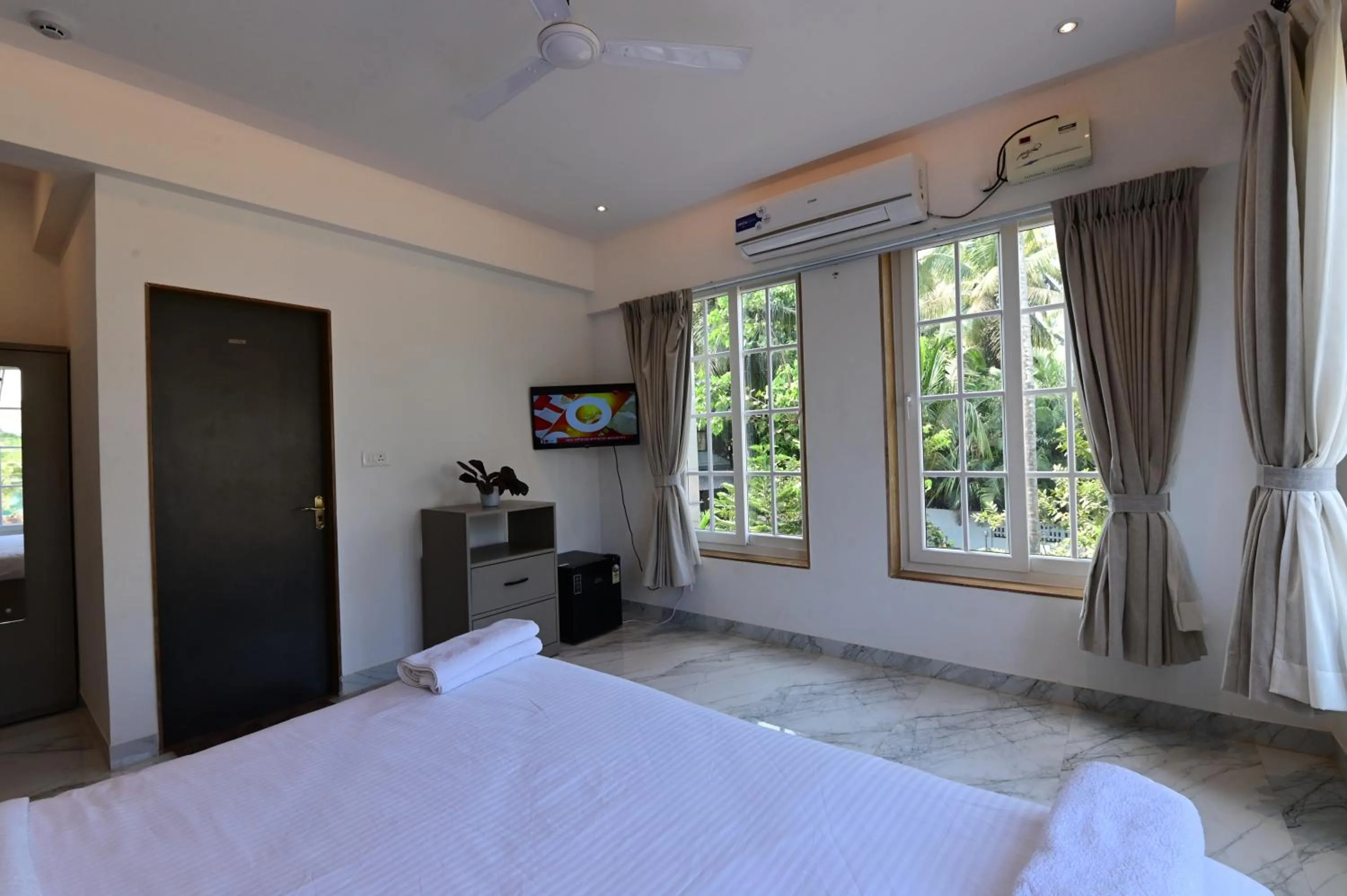 Photo of the whole room, Bed in Boheme