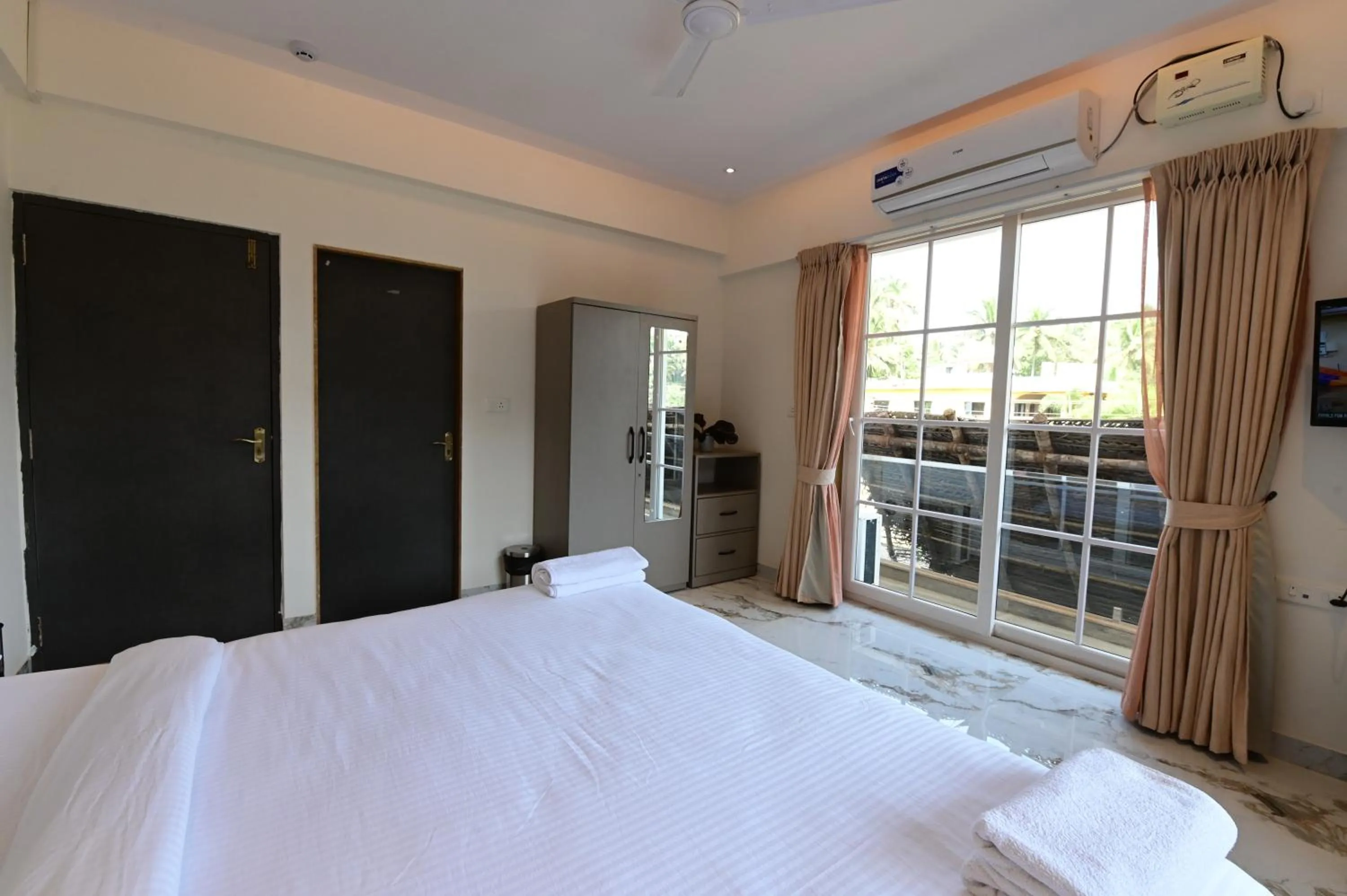 Photo of the whole room, Bed in Boheme