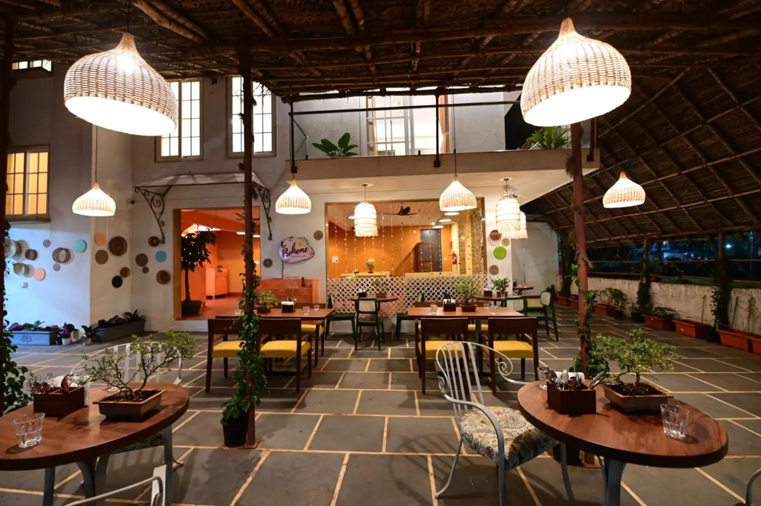 Restaurant/places to eat in Boheme