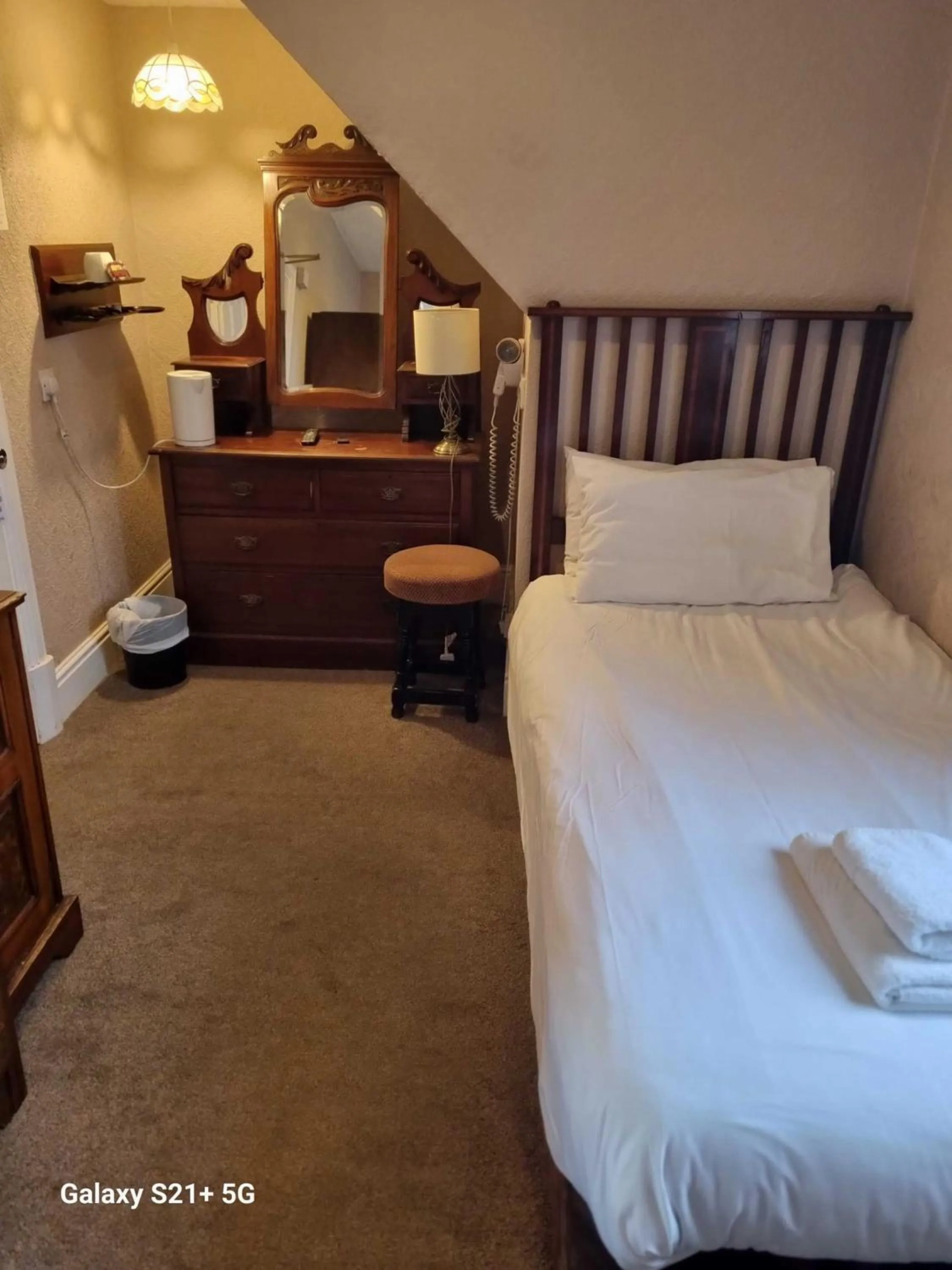 Standard Single Room with View in OYO The Station Hotel Penrith