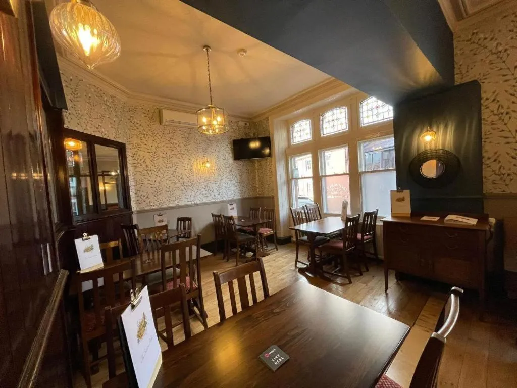 Dining area in OYO The Station Hotel Penrith