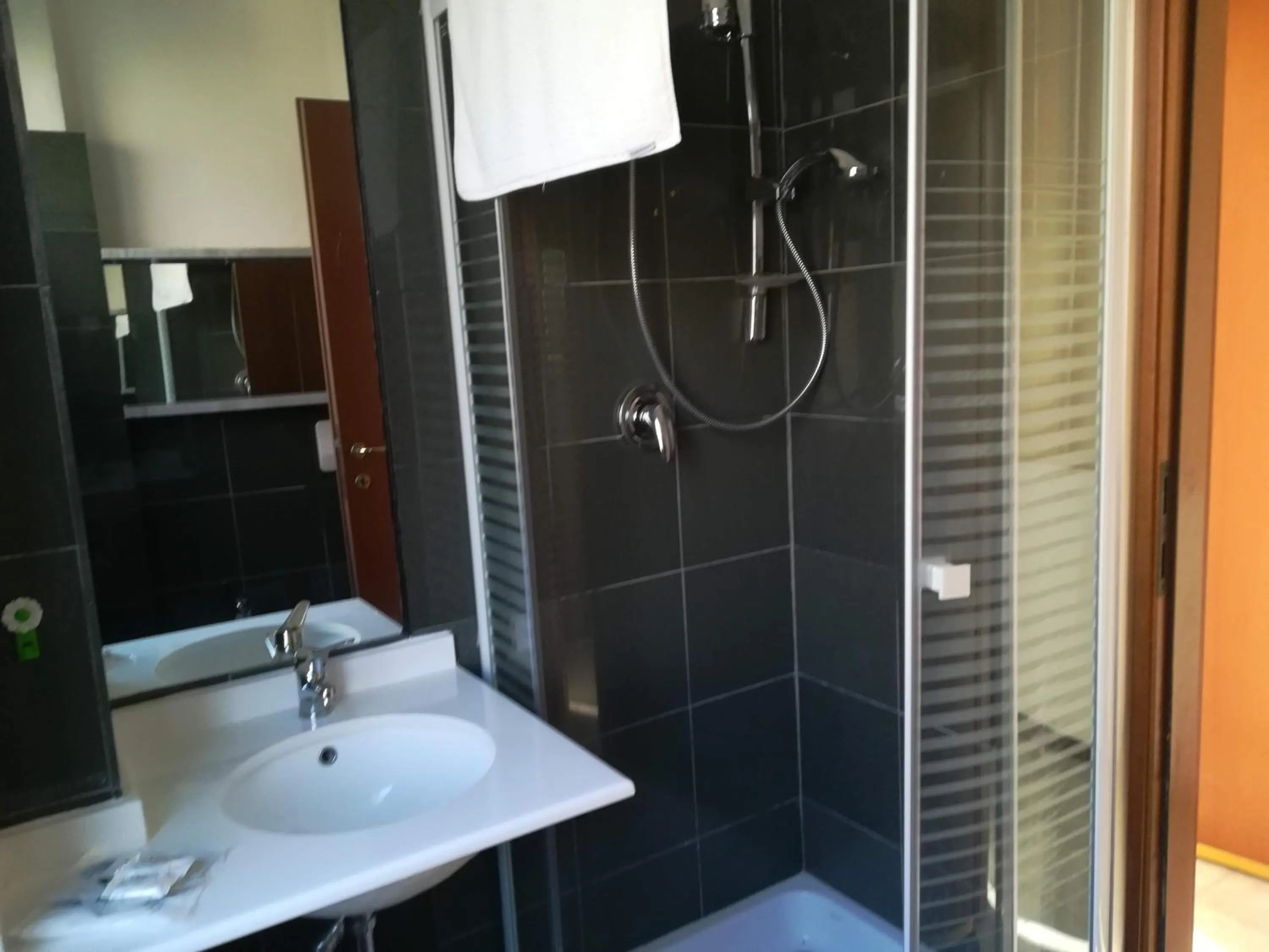 Shower in Residenza Grand Hotel Riccione