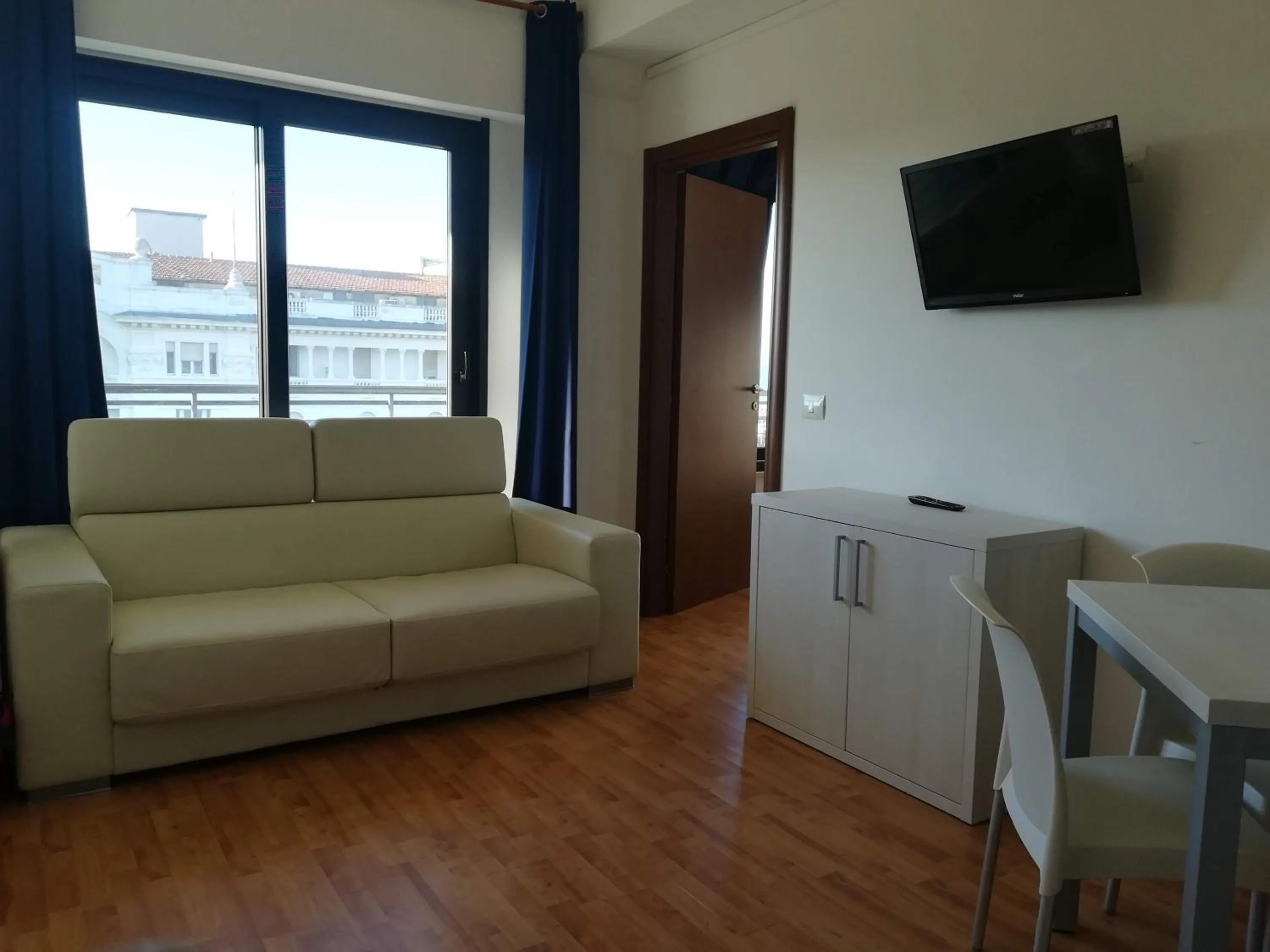 Communal lounge/ TV room in Residenza Grand Hotel Riccione