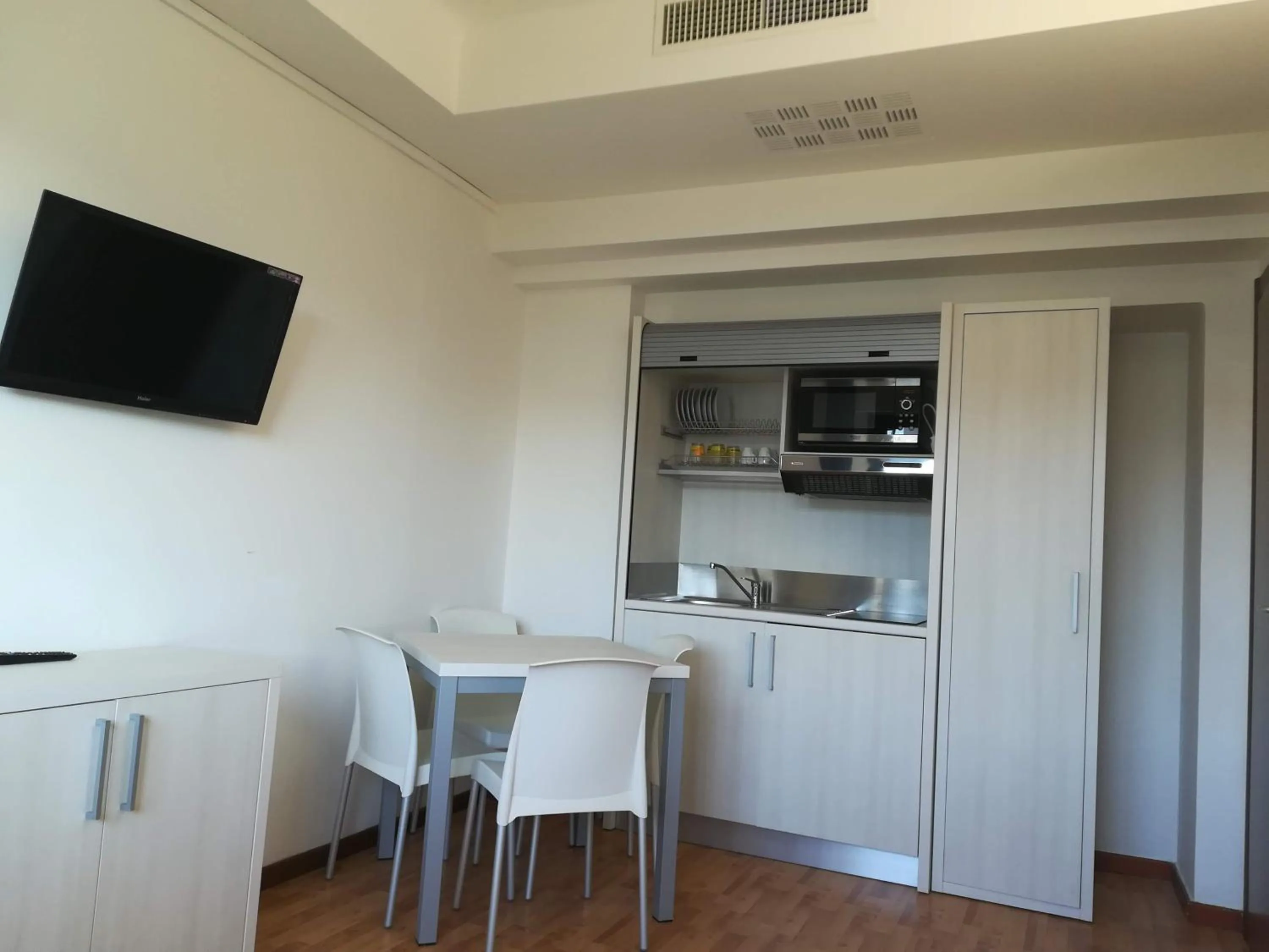 TV and multimedia in Residenza Grand Hotel Riccione