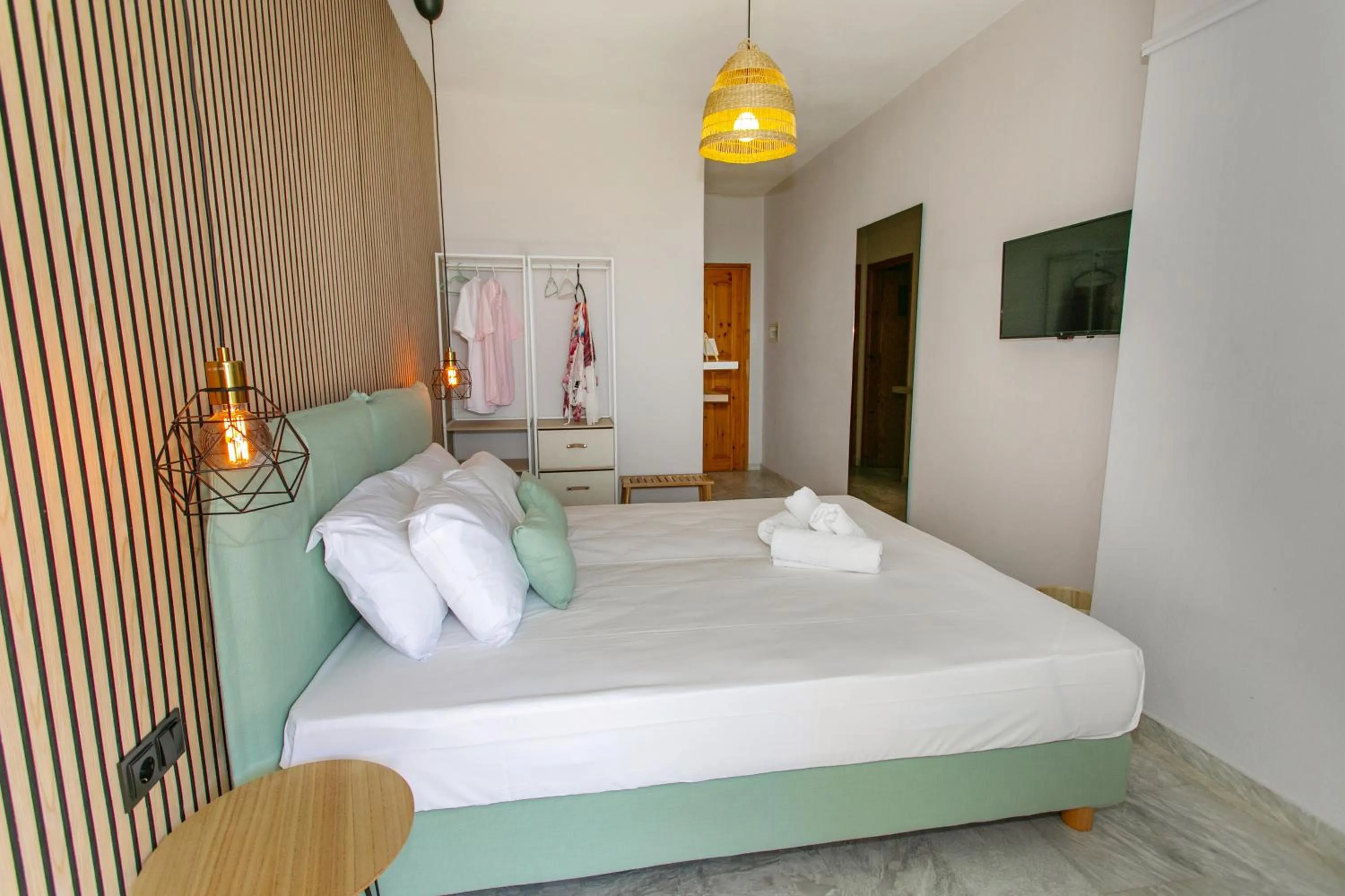 Bed in Hotel Agios Thomas