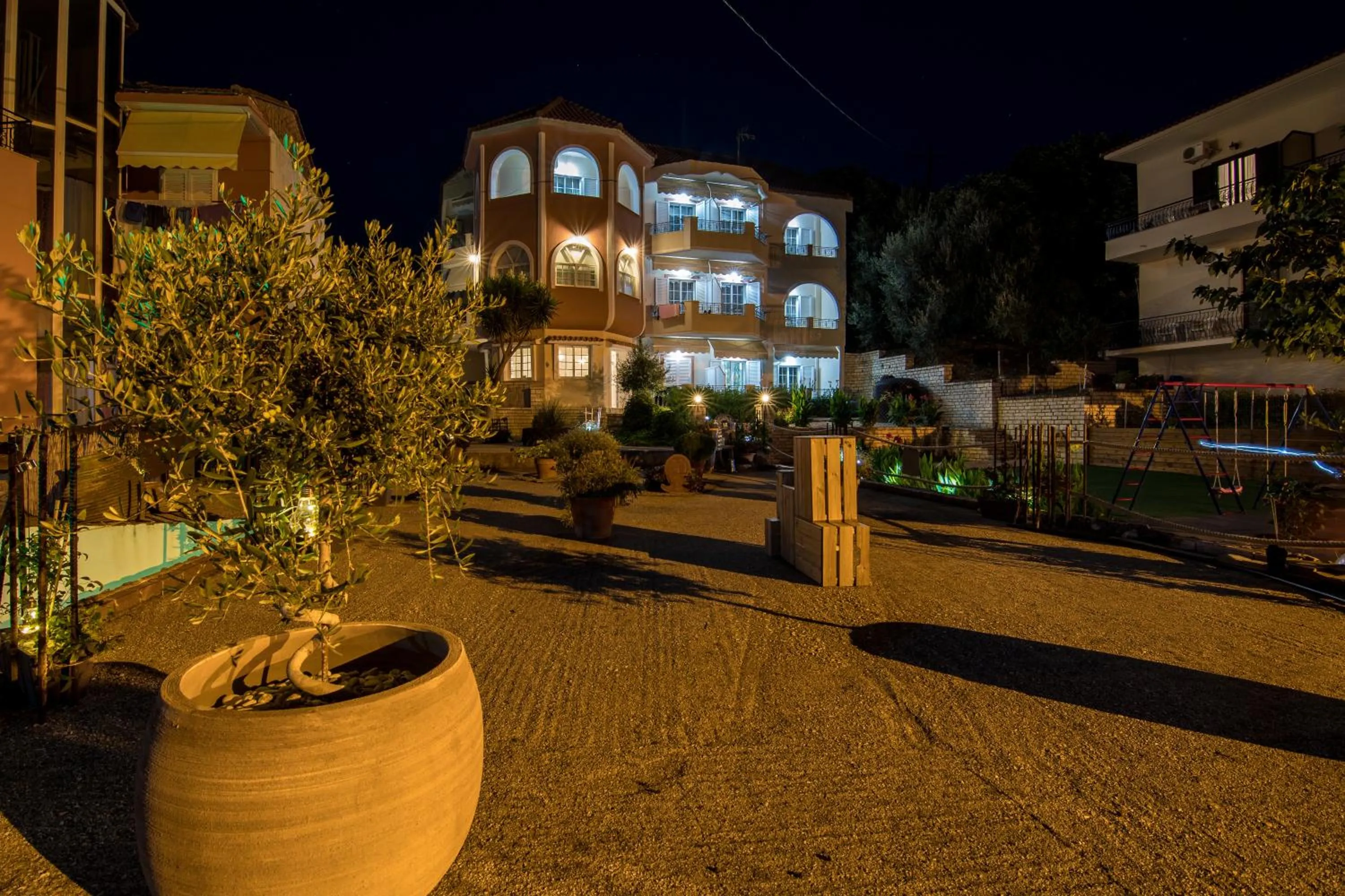 Garden view in Hotel Agios Thomas