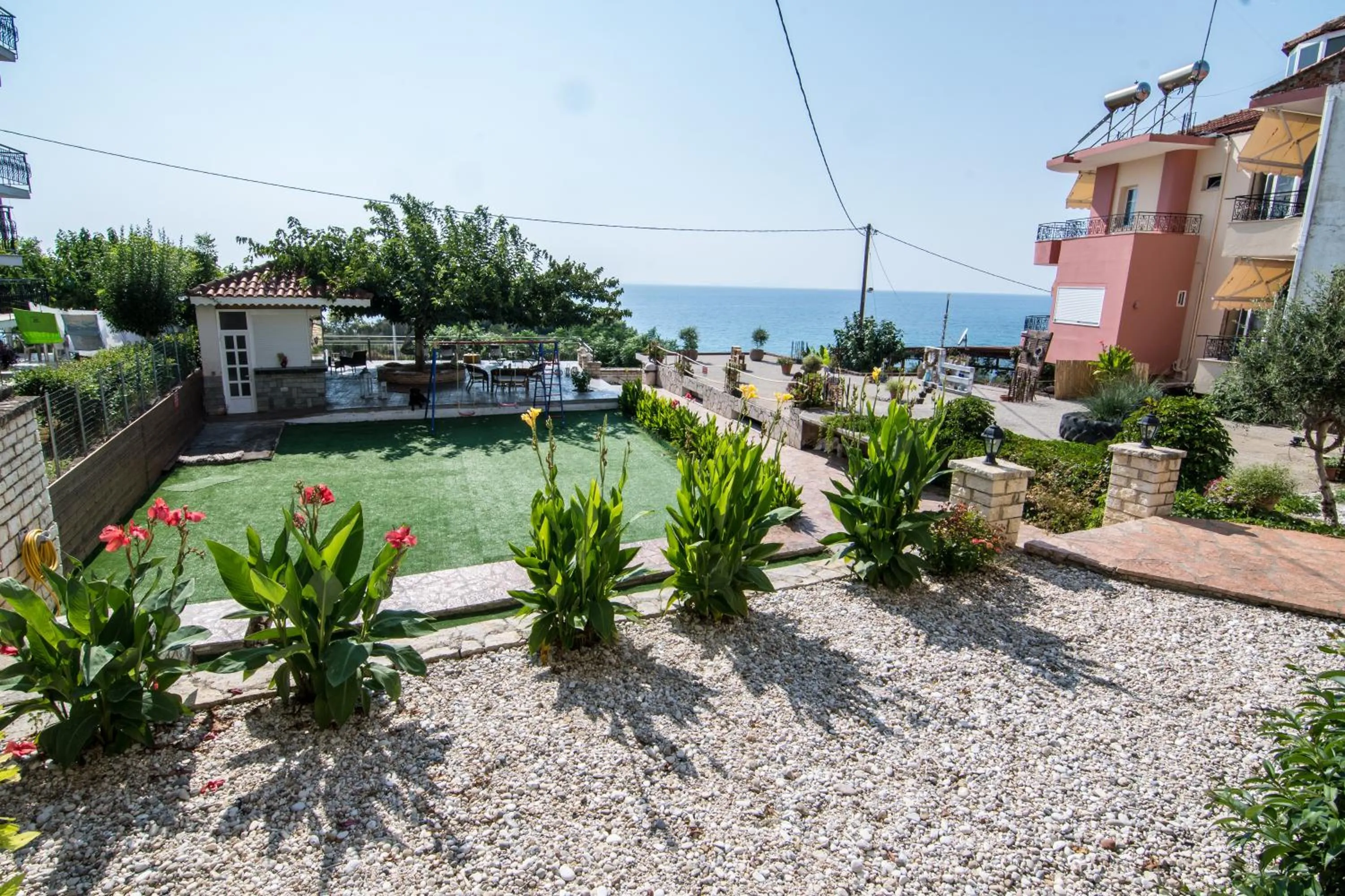 Garden view in Hotel Agios Thomas