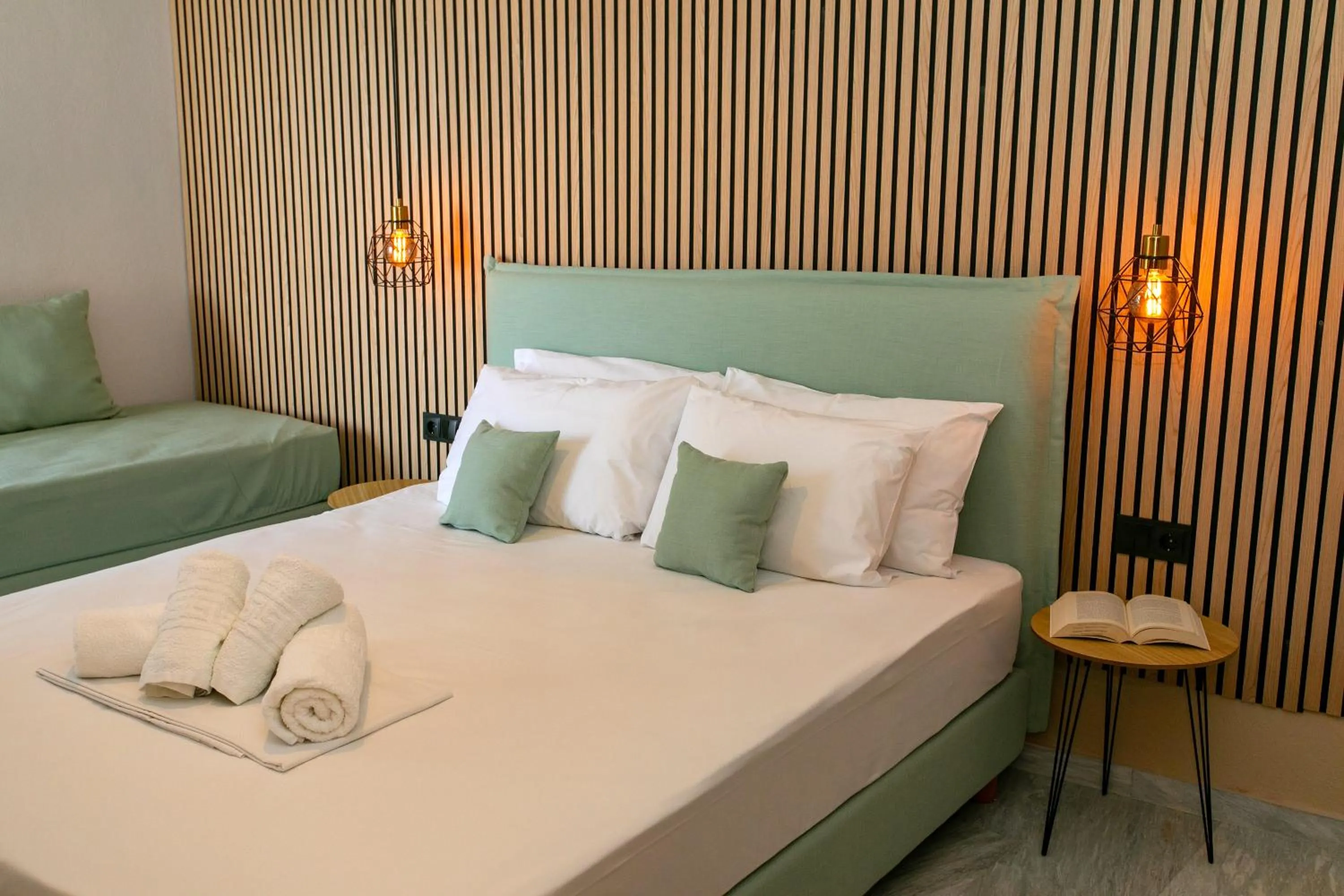 Bed in Hotel Agios Thomas