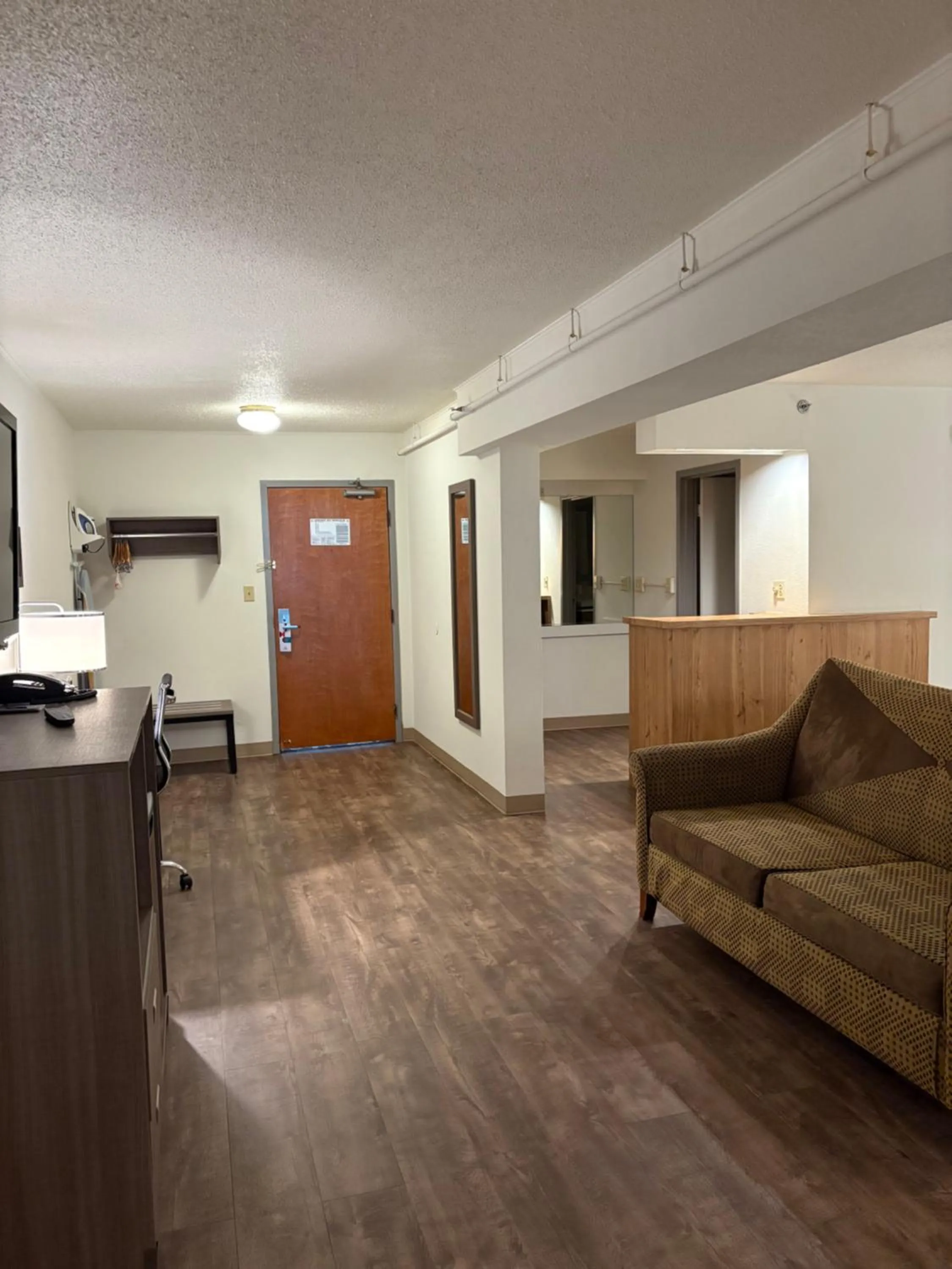 Living room in Clarion Inn & Suites and Convention Center