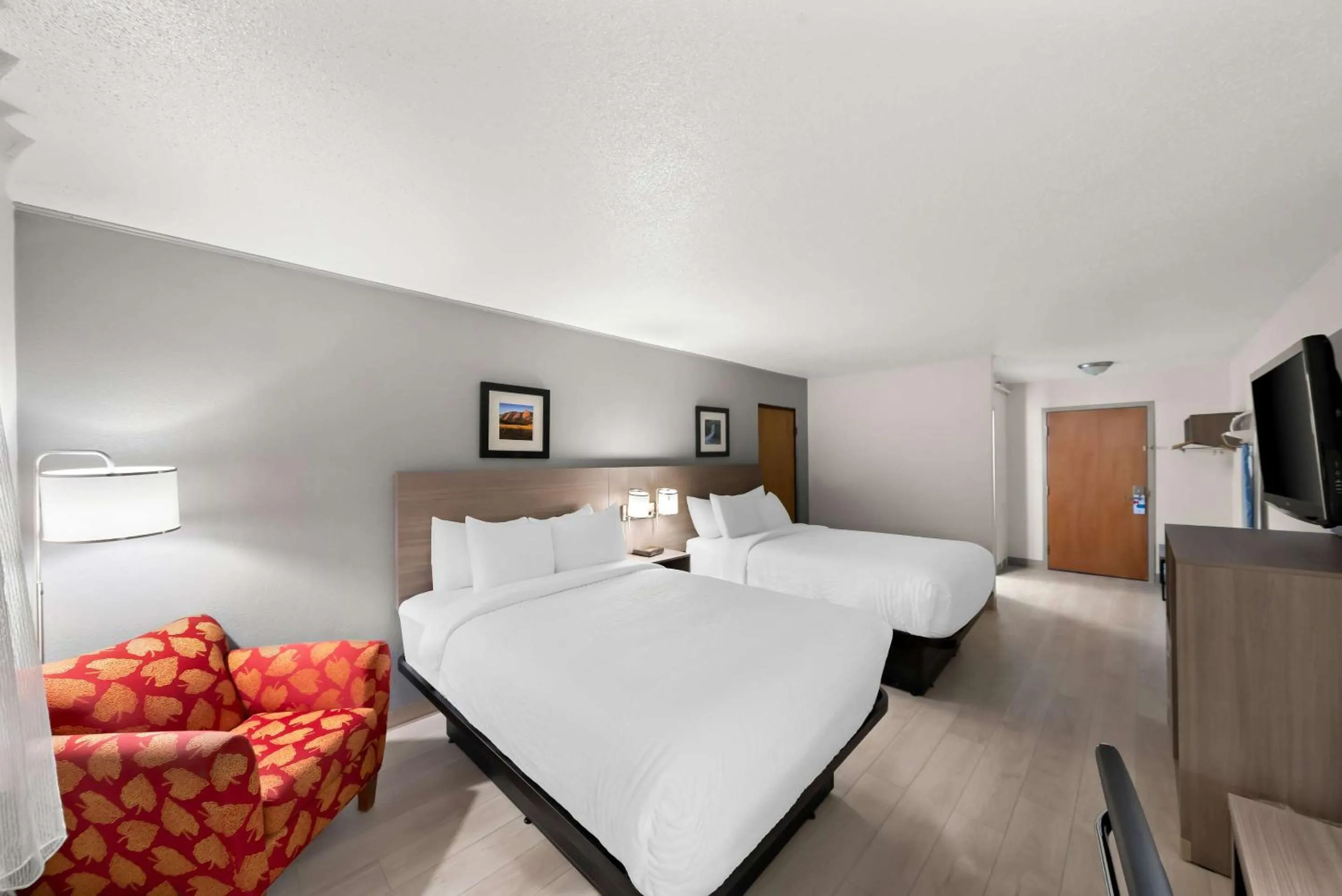 Bedroom, Bed in Clarion Inn & Suites and Convention Center
