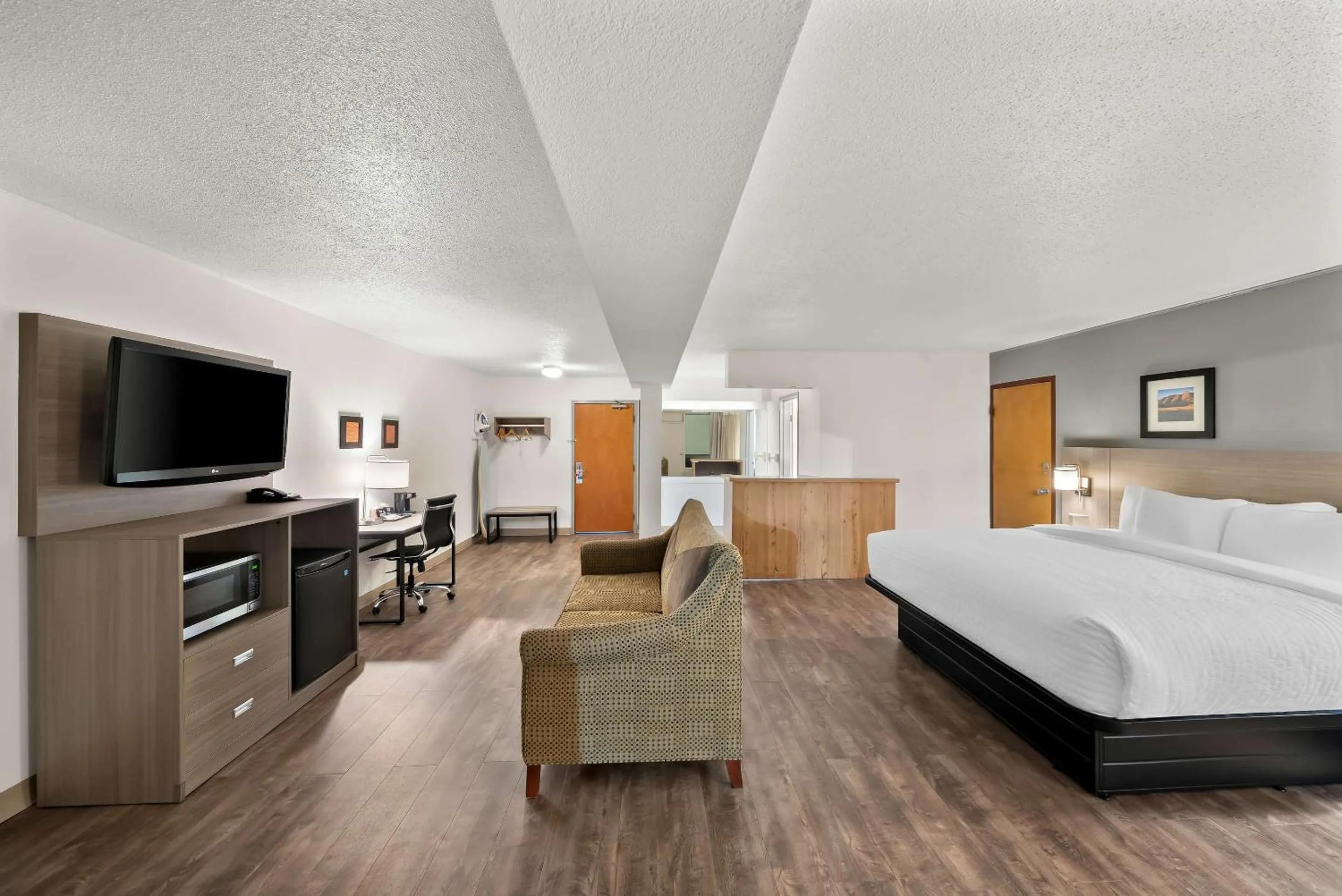 Bedroom, Bed in Clarion Inn & Suites and Convention Center