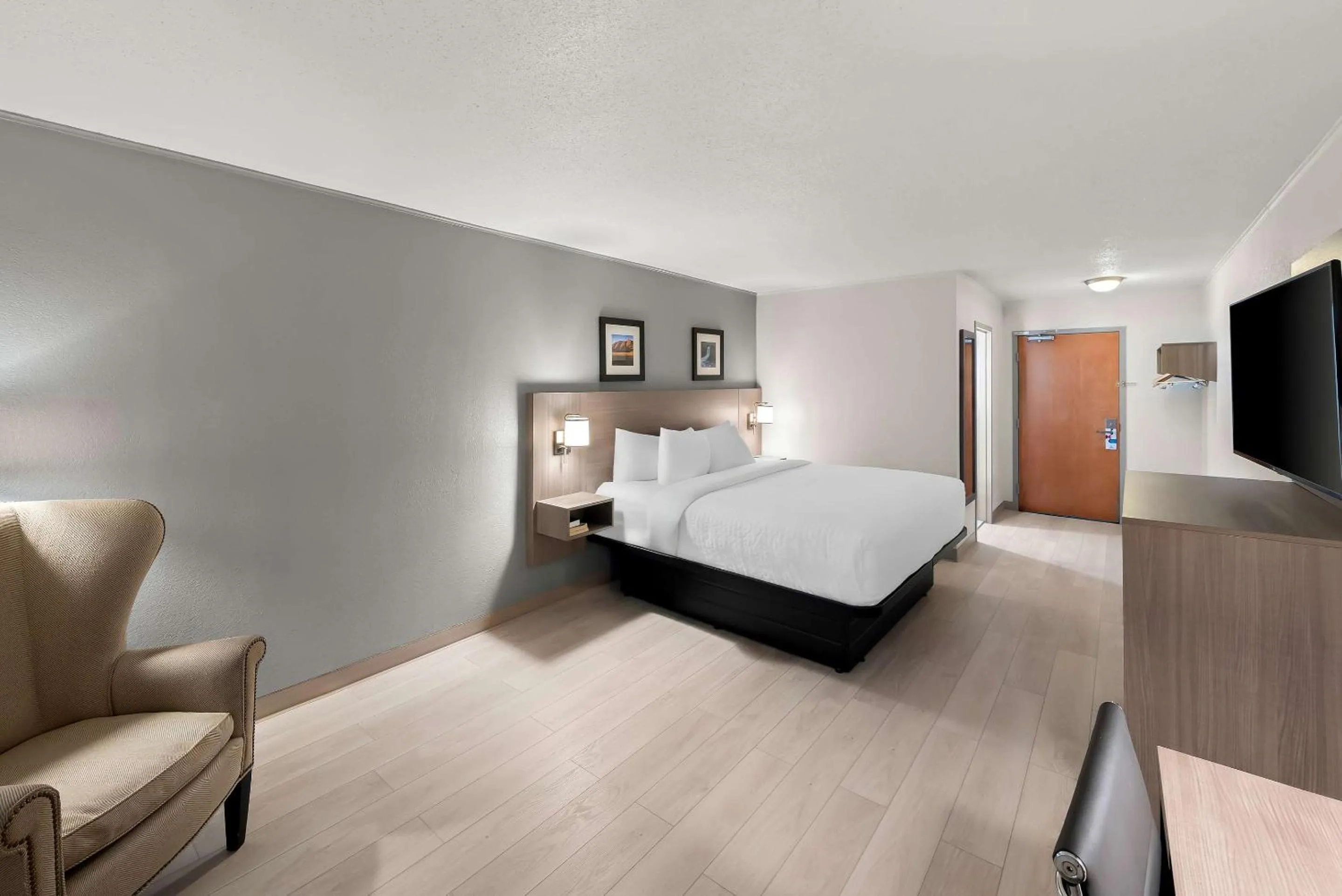 Bedroom, Bed in Clarion Inn & Suites and Convention Center