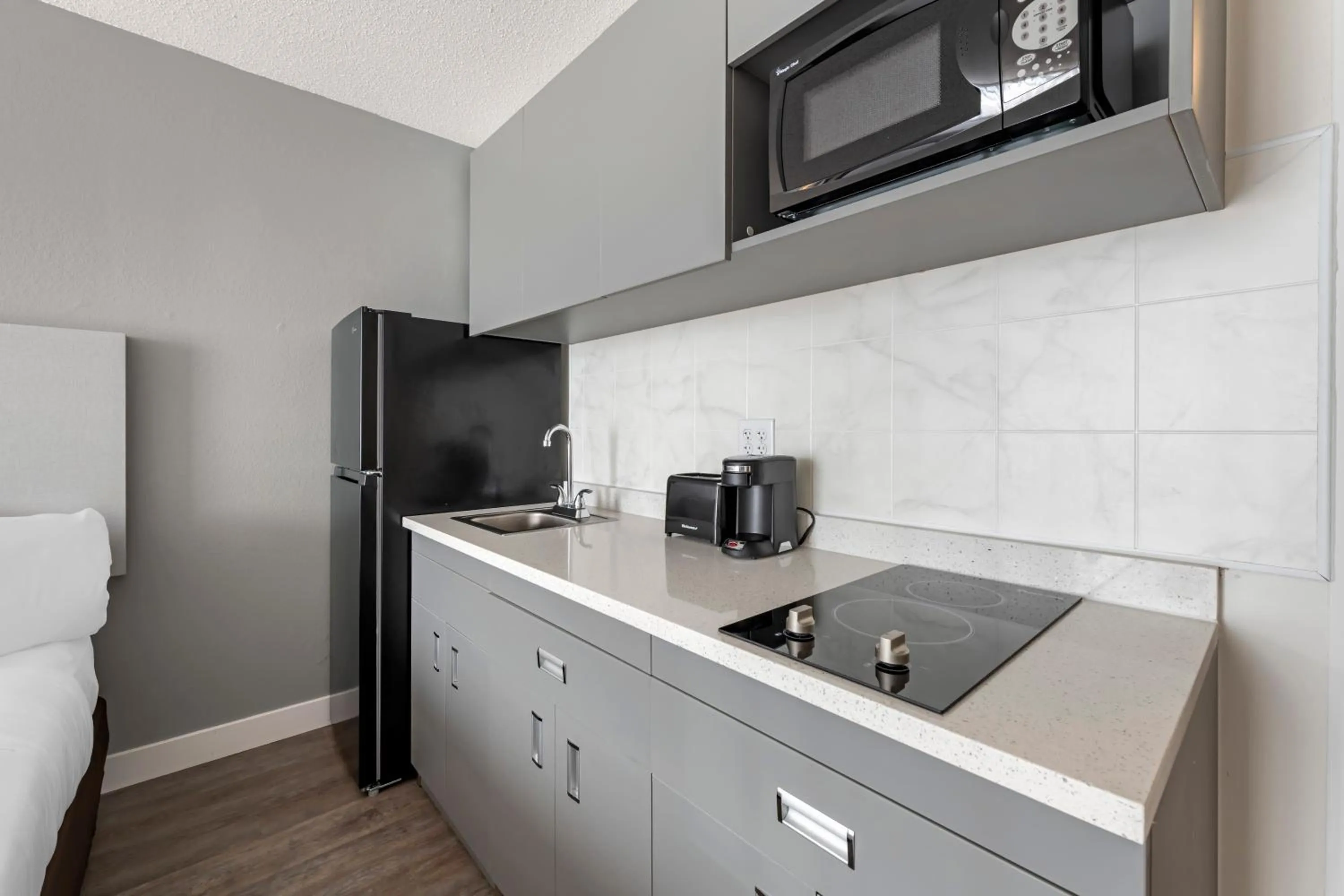 microwave in MainStay Suites MSP Airport - Mall of America