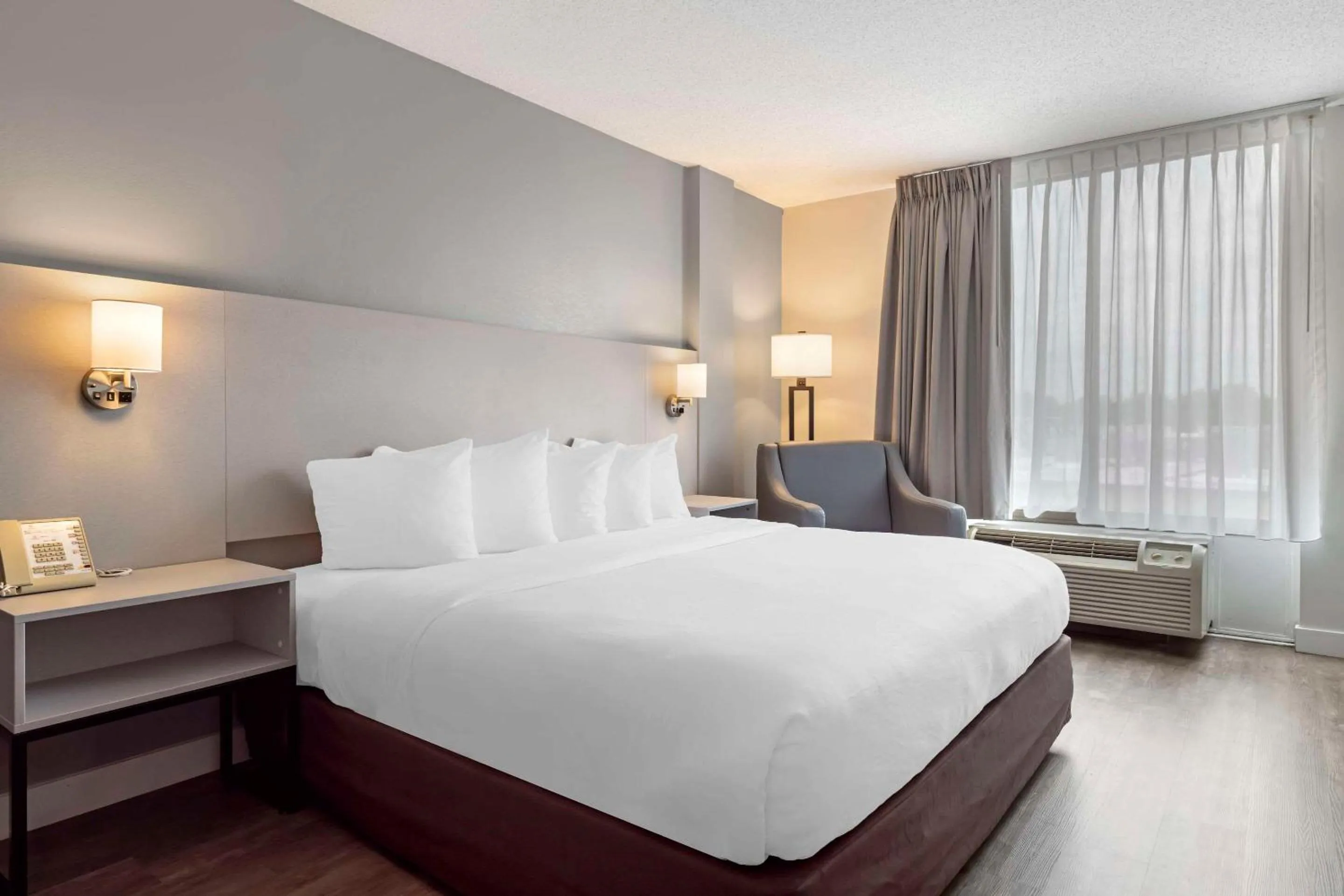 Bedroom, Bed in MainStay Suites MSP Airport - Mall of America