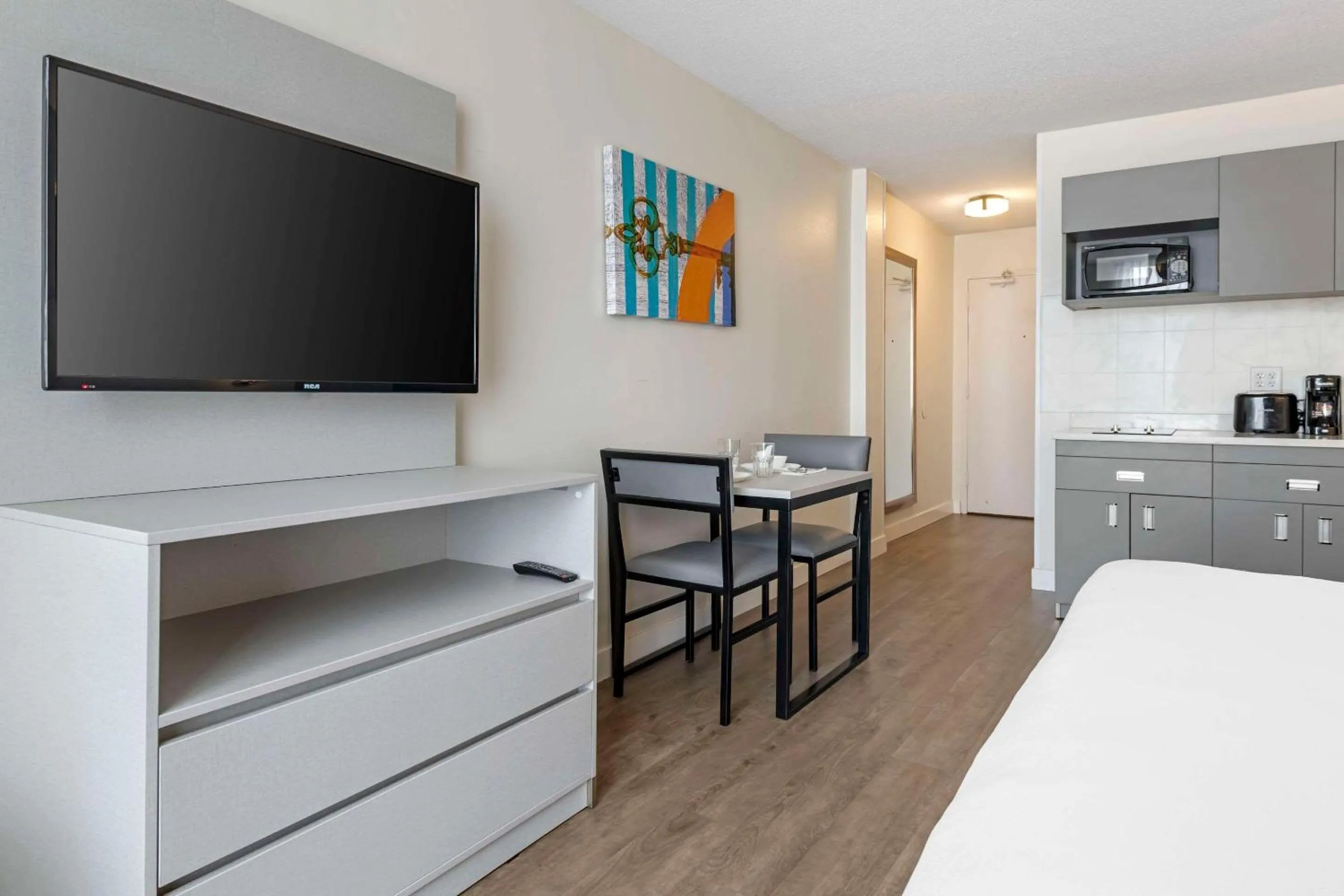 Bed in MainStay Suites MSP Airport - Mall of America