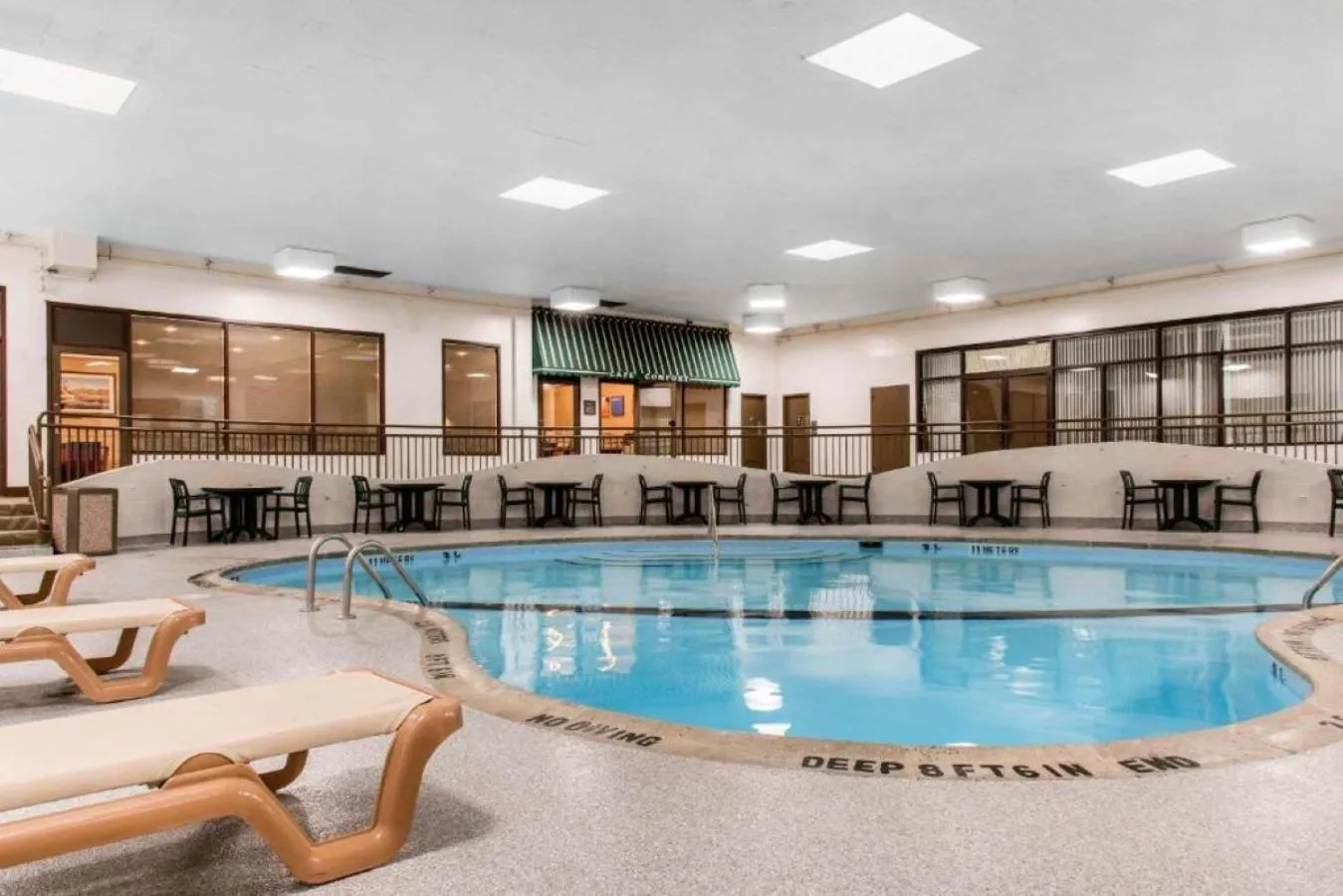 Swimming pool in MainStay Suites MSP Airport - Mall of America