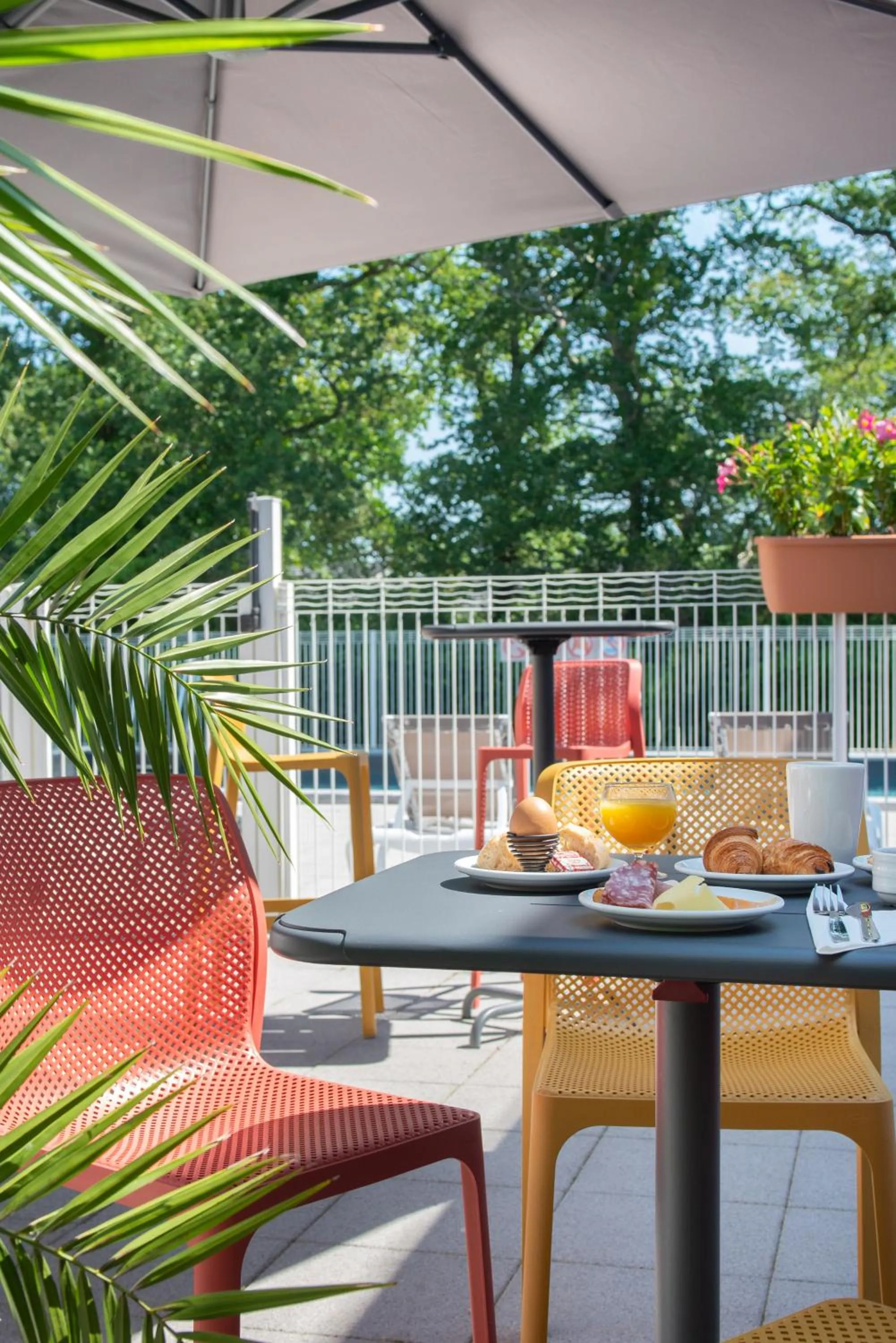 Patio in Comfort Aparthotel Nantes La Beaujoire