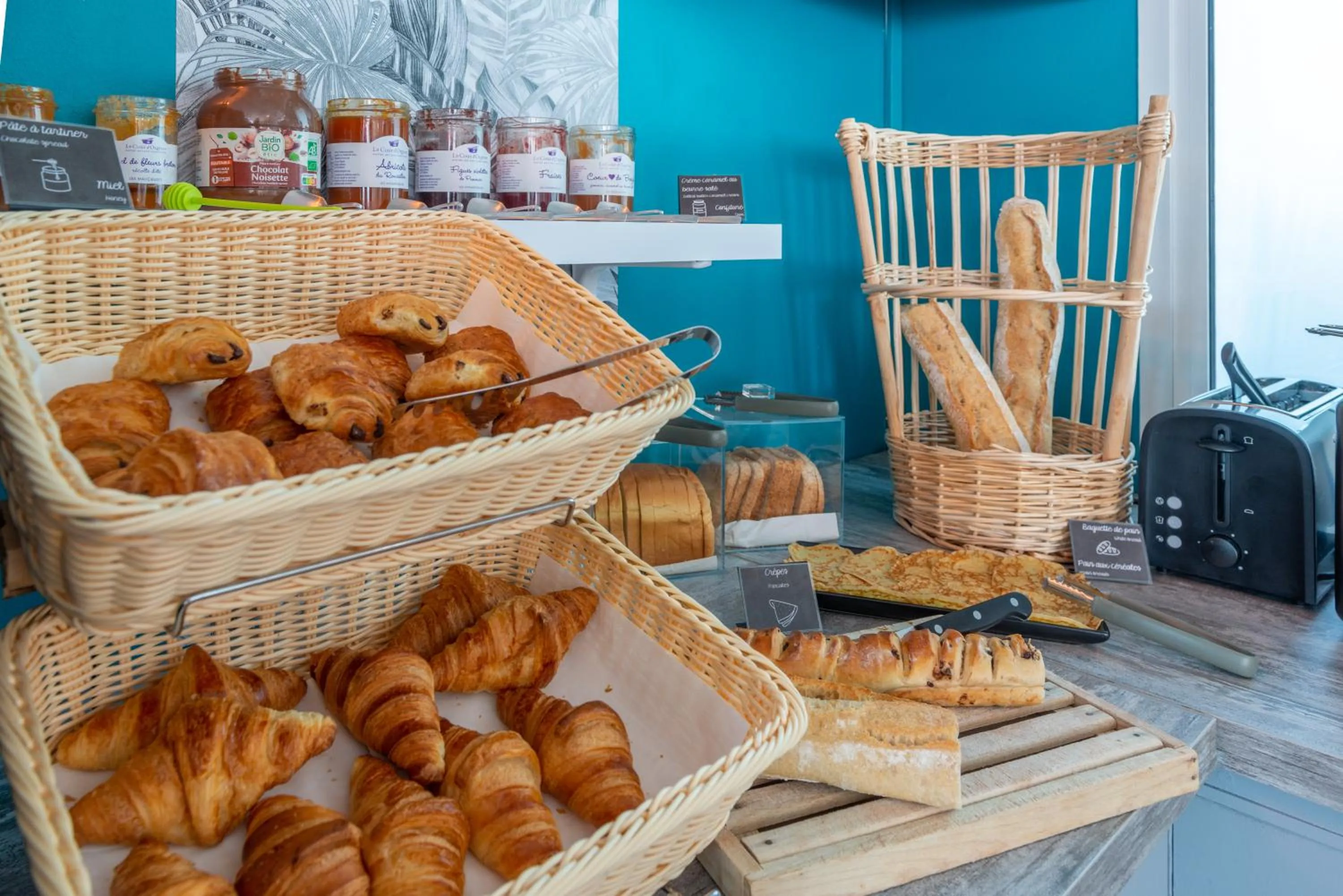 Breakfast in Comfort Aparthotel Nantes La Beaujoire