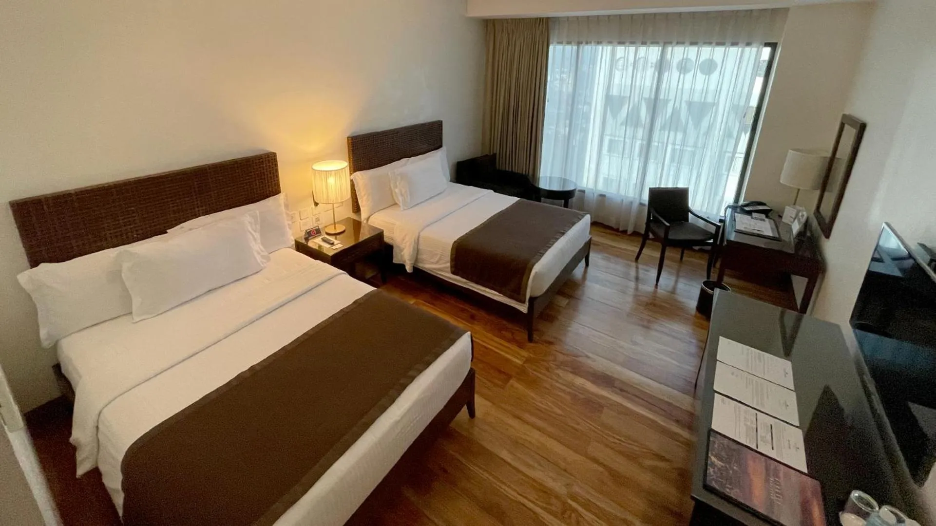 Bed in City Garden Grand Hotel