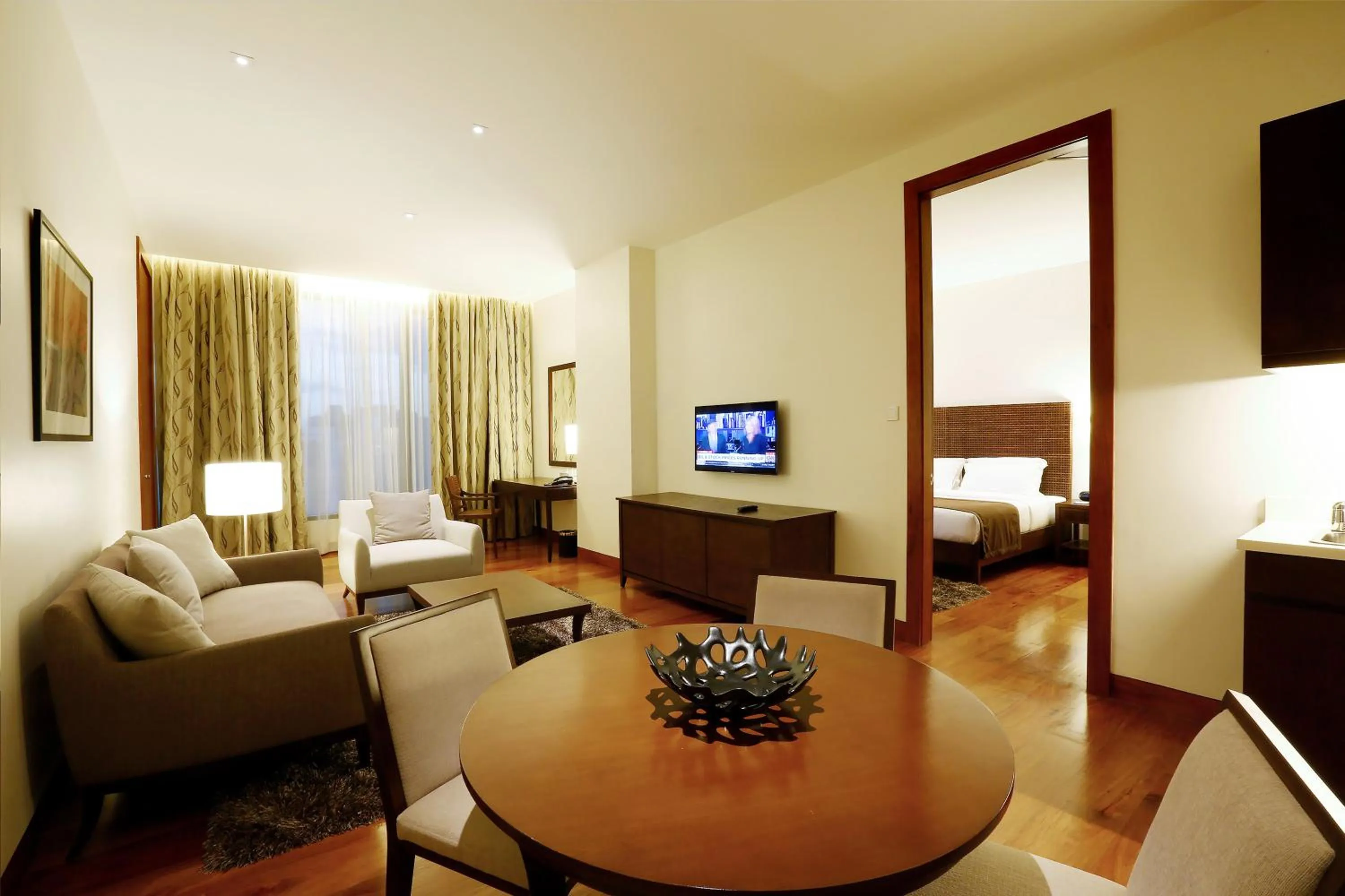 Living room, Bed in City Garden Grand Hotel