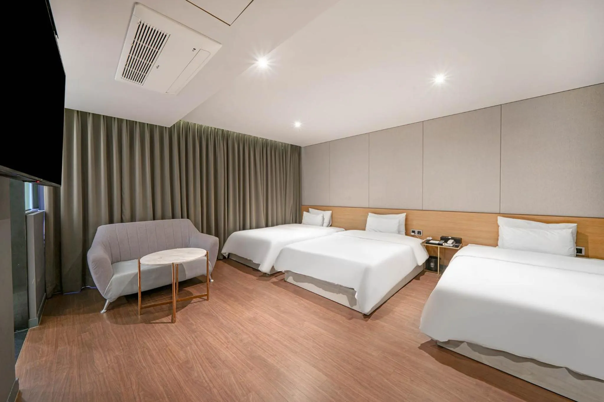 Bed in Brown Dot Hotel Hadan