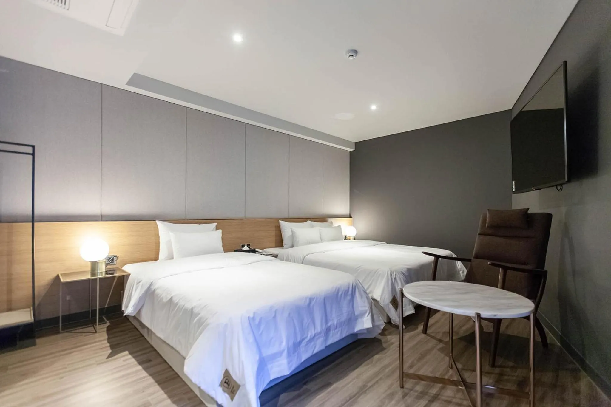 Bed in Brown Dot Hotel Hadan