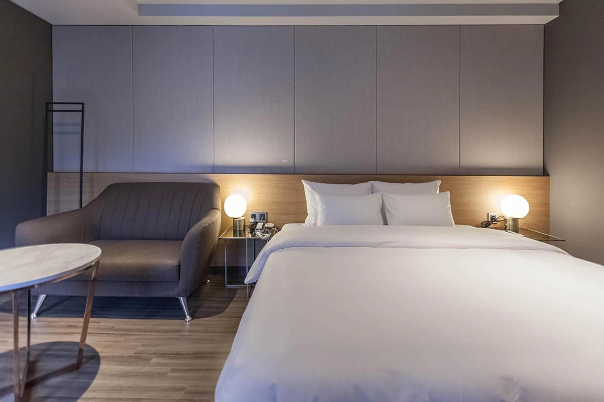 Bed in Brown Dot Hotel Hadan