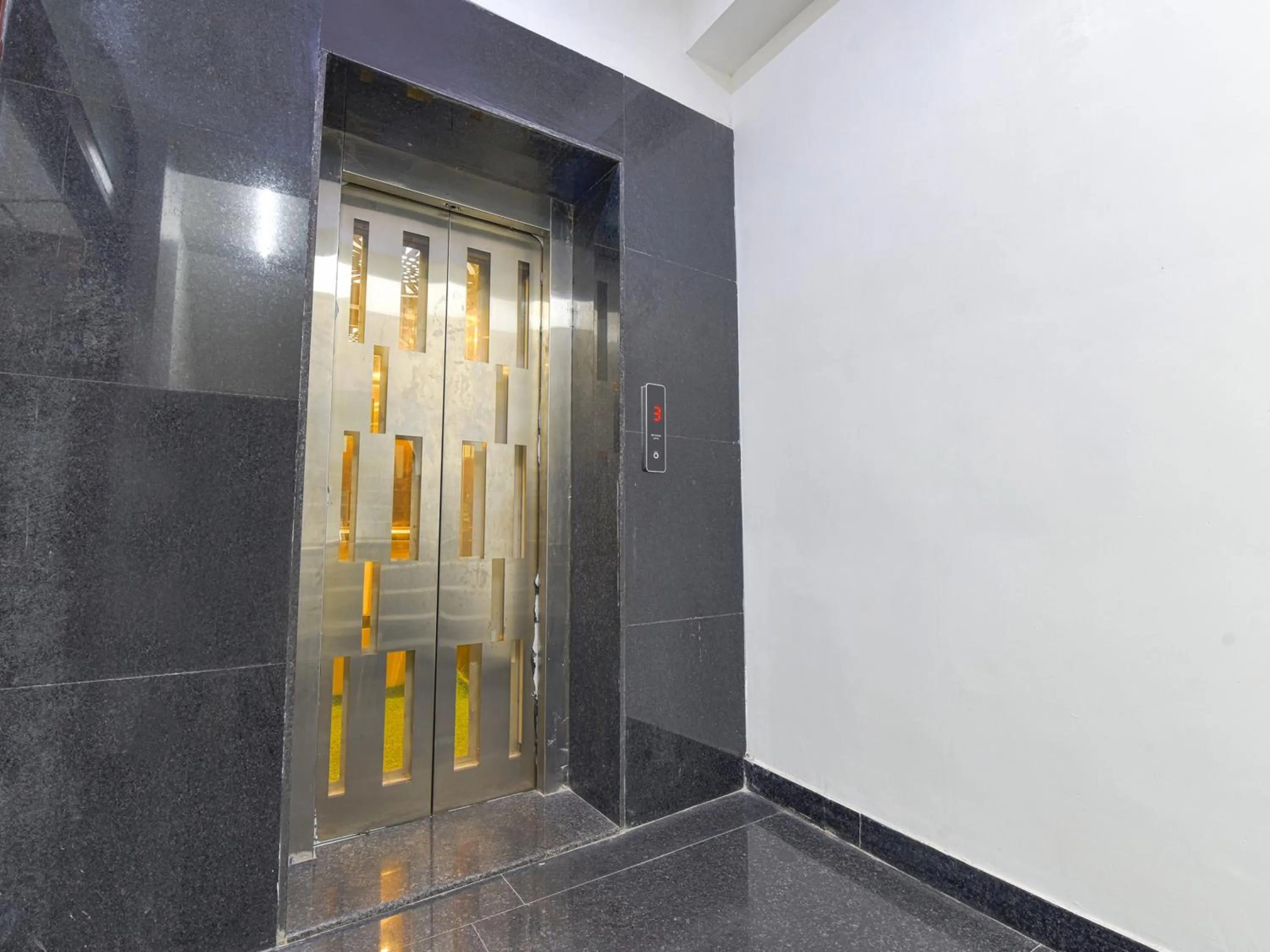 elevator in Hotel Vibha Palace