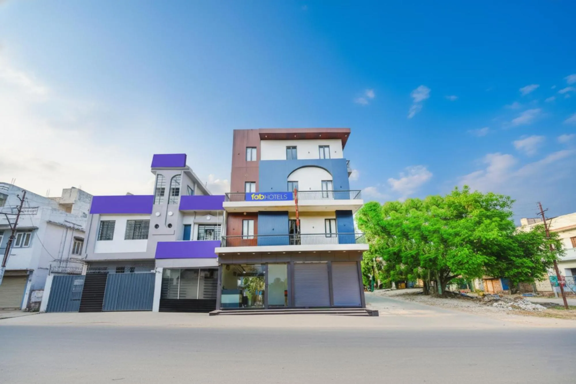 Facade/entrance in FabHotel Globe Inn