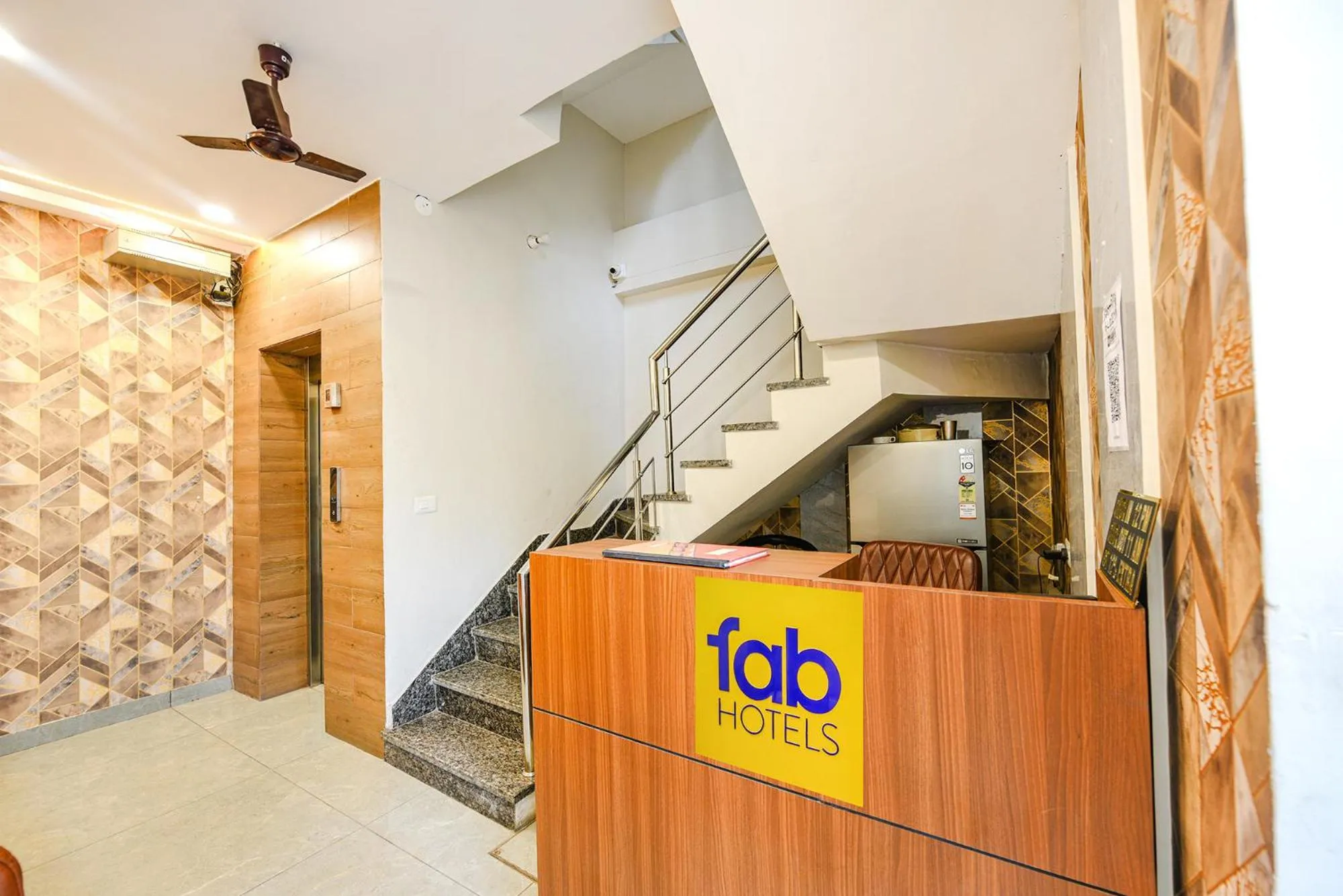 Lobby or reception in FabHotel Globe Inn