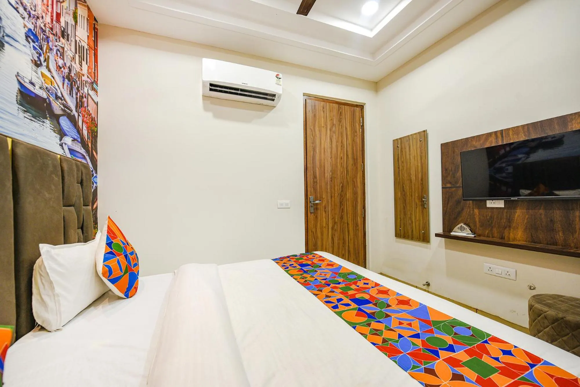 Bed in FabHotel Globe Inn