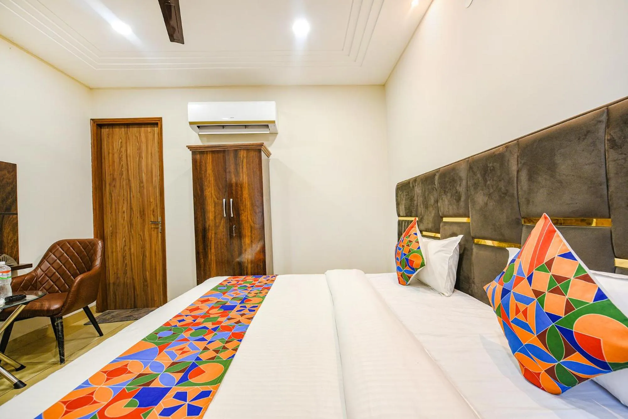 Bed in FabHotel Globe Inn