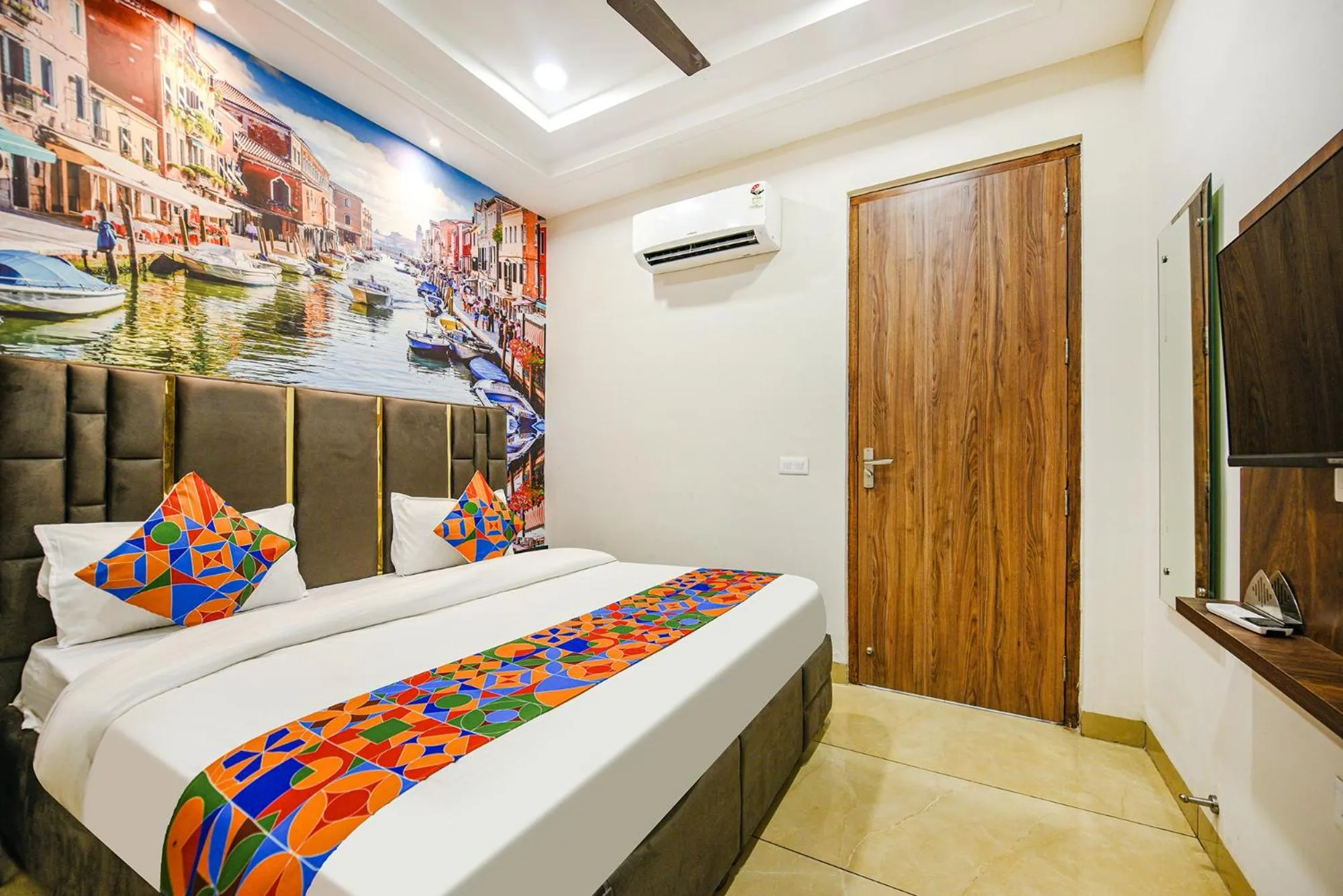 Bed in FabHotel Globe Inn