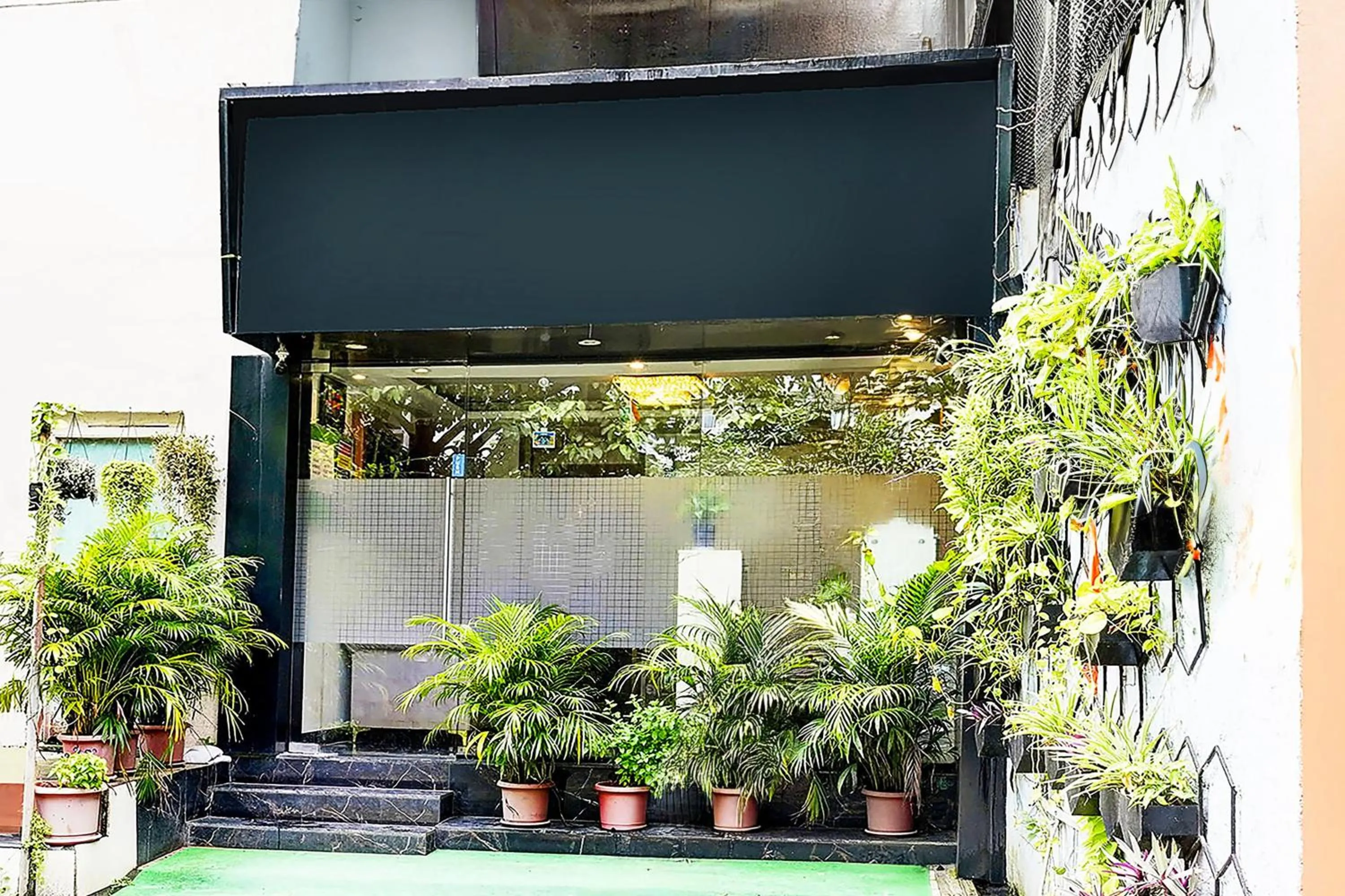 Facade/entrance in Hotel O Sakinaka Andheri Kurla Road