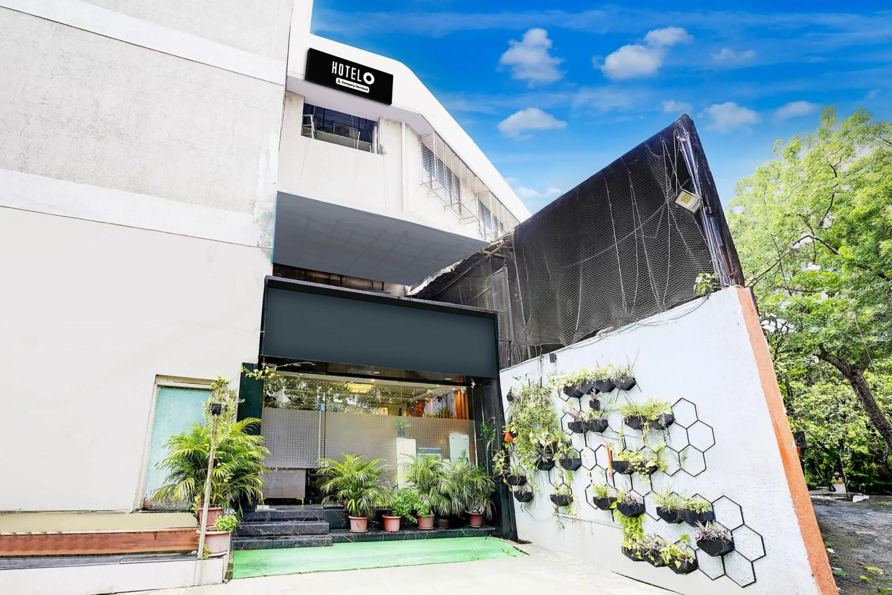 Facade/entrance in Hotel O Sakinaka Andheri Kurla Road