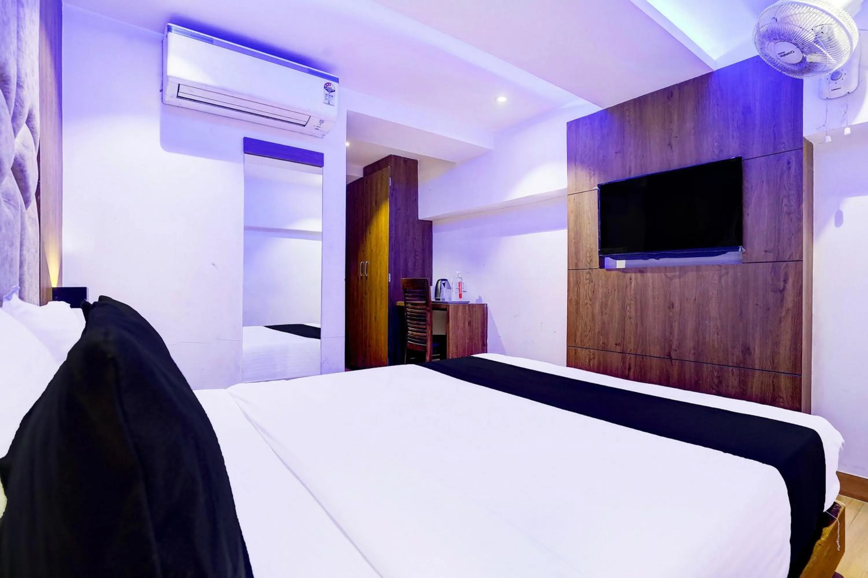 Bedroom in Hotel O Sakinaka Andheri Kurla Road