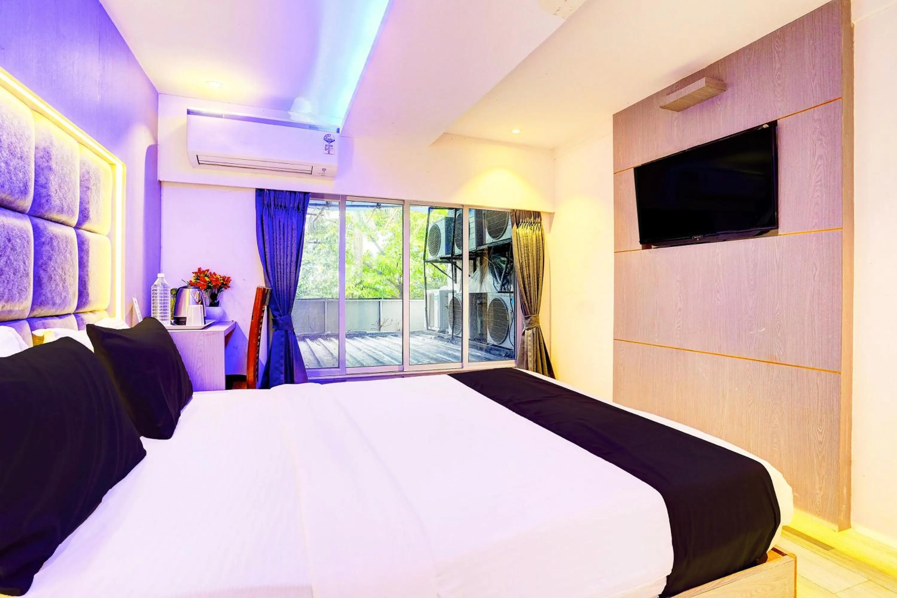 Bedroom in Hotel O Sakinaka Andheri Kurla Road