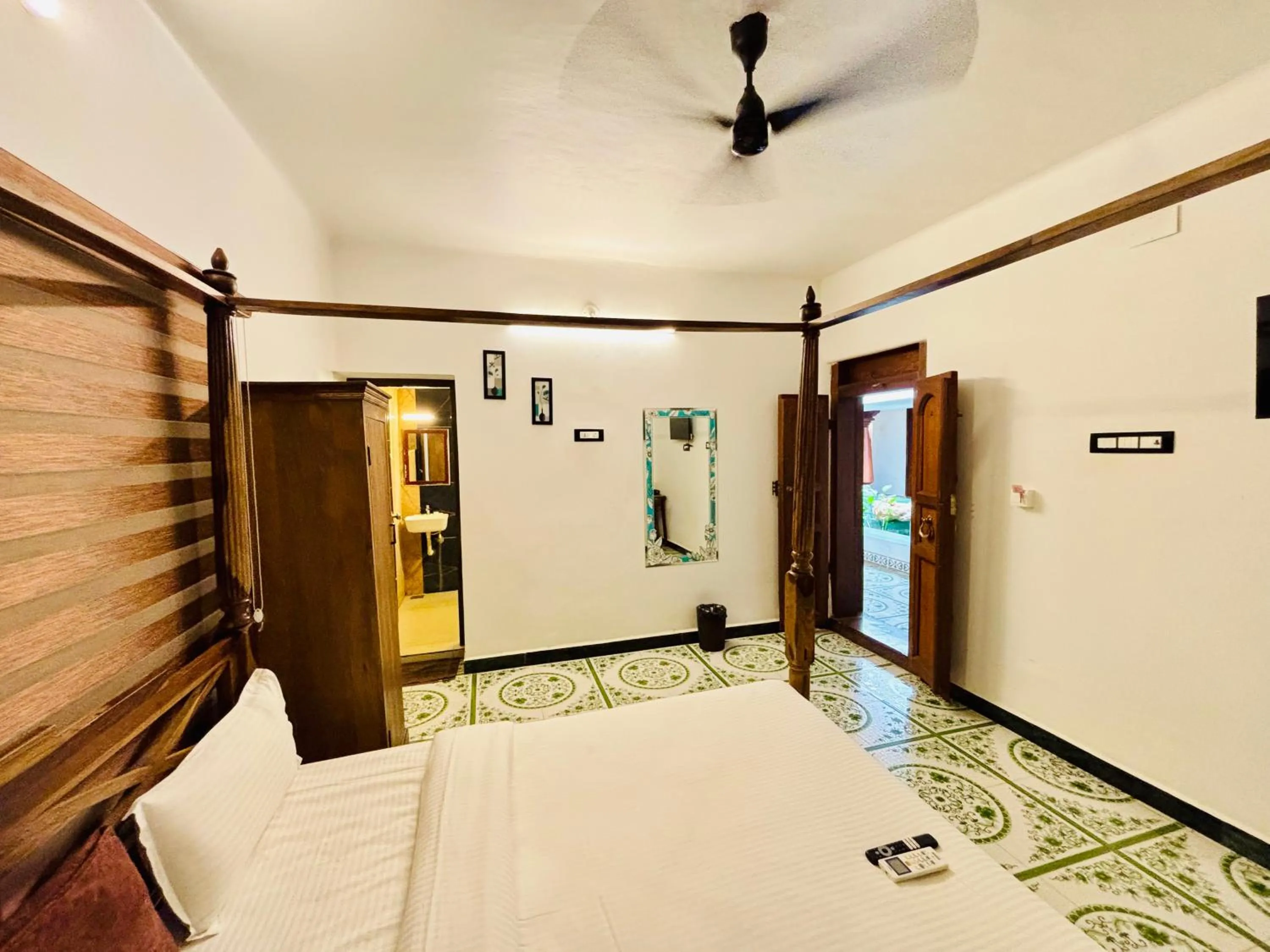 Photo of the whole room, Bed in Courtyard Castle Heritage Resort