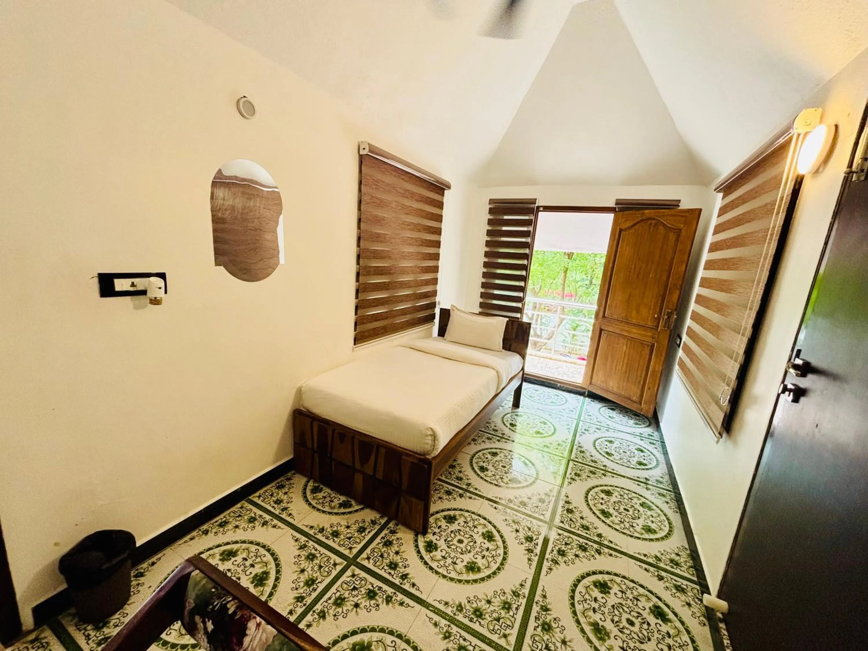 Photo of the whole room, Bed in Courtyard Castle Heritage Resort