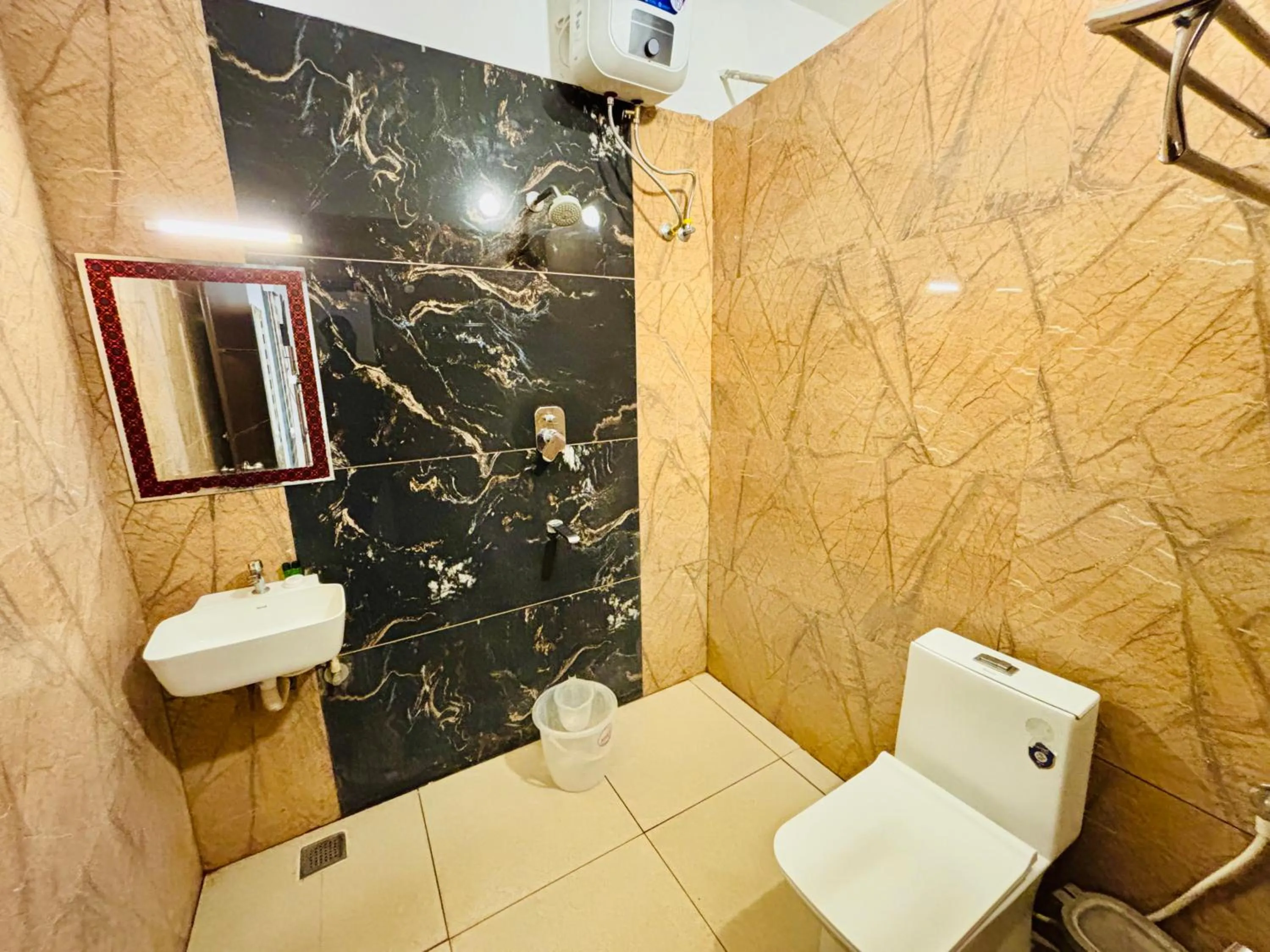 Shower in Courtyard Castle Heritage Resort