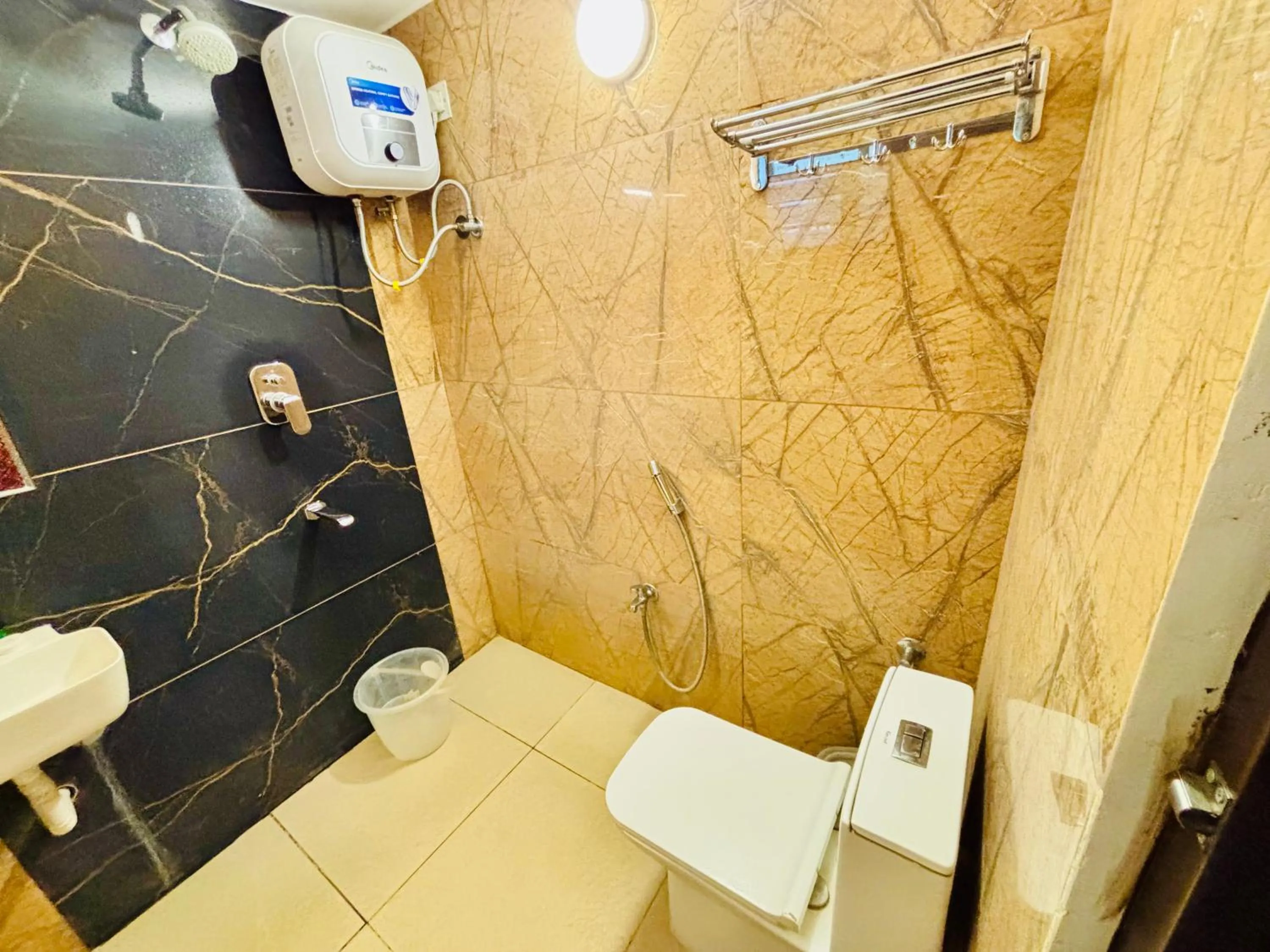 Shower in Courtyard Castle Heritage Resort