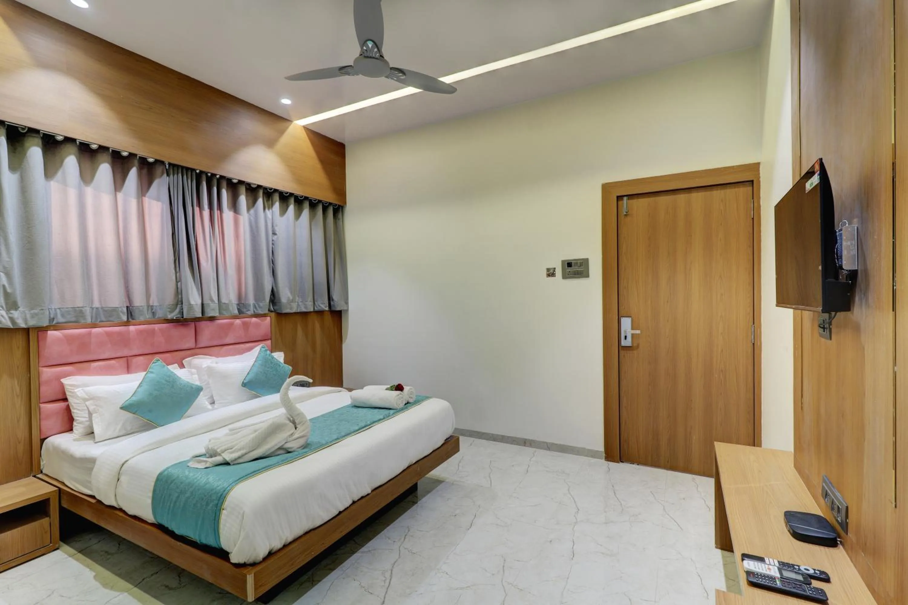 TV and multimedia, Bed in Radhe Residency