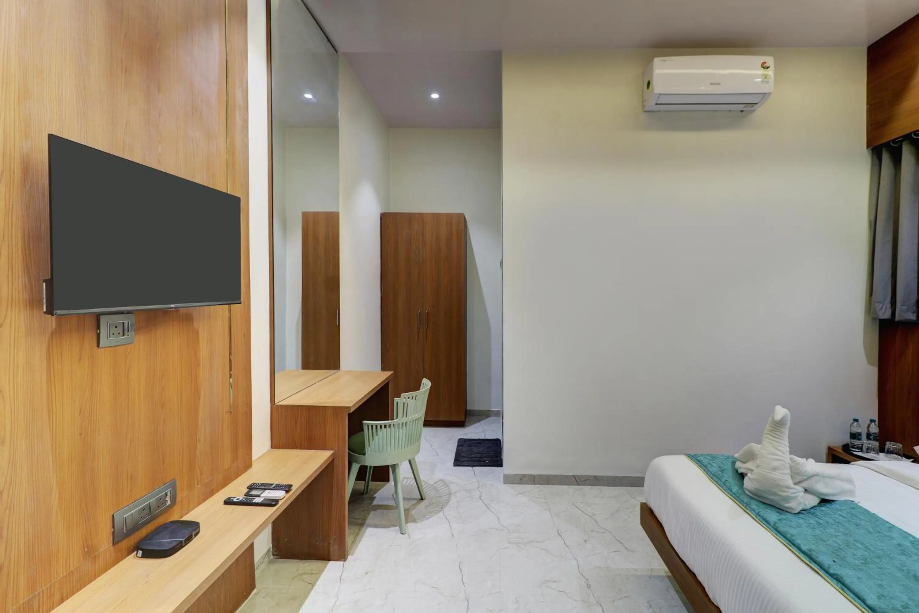TV and multimedia, Bed in Radhe Residency