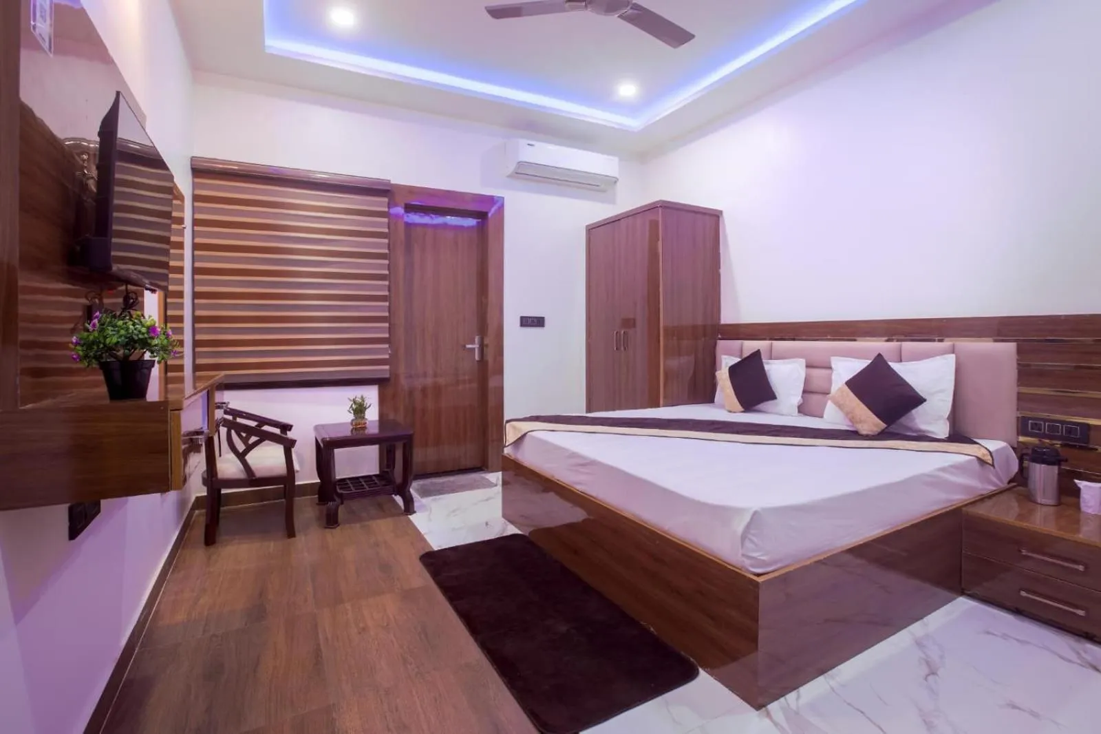 Bed in Madhav Residency
